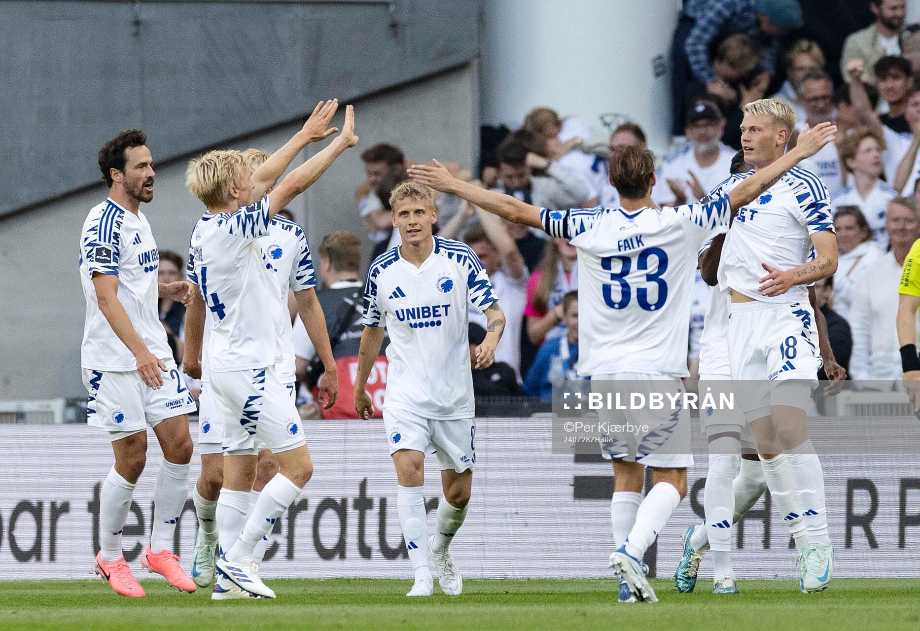 [DK=20240727: FC Københavns spillere jubler med målscorer