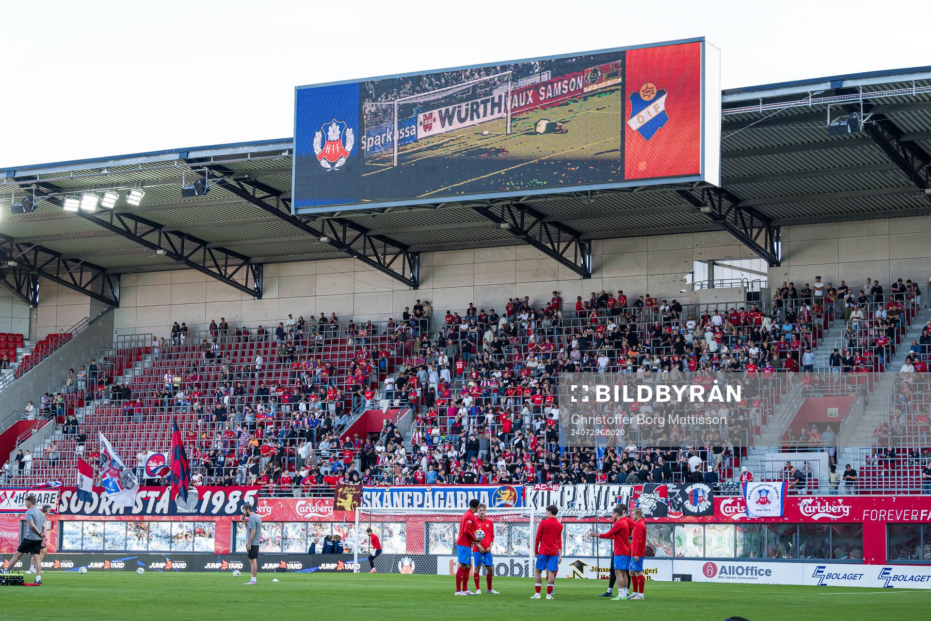Mål från 90-talet visas på storbildsskärm inför fotbollsmatchen i Superettan mellan Helsingborg och Öster den 29 juli 2024 i Helsingborg.