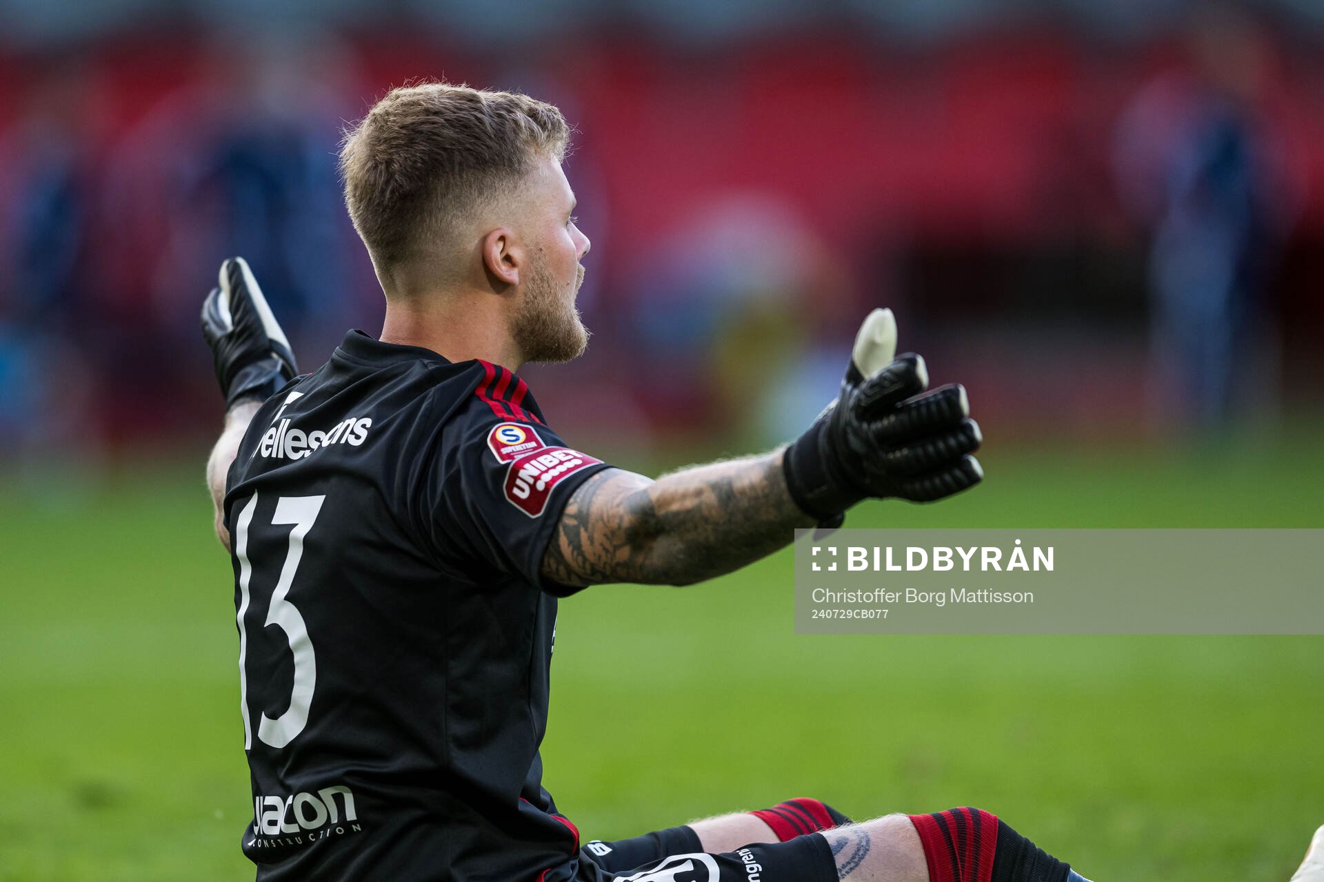 Östers målvakt Robin Wallinder deppar