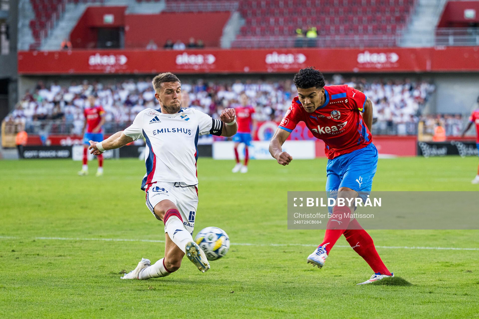 Östers Ivan Kricak och Helsingborgs Milan Silva Rasmussen under fotbollsmatchen i Superettan mellan Helsingborg och Öster den 29 juli 2024 i Helsingborg.