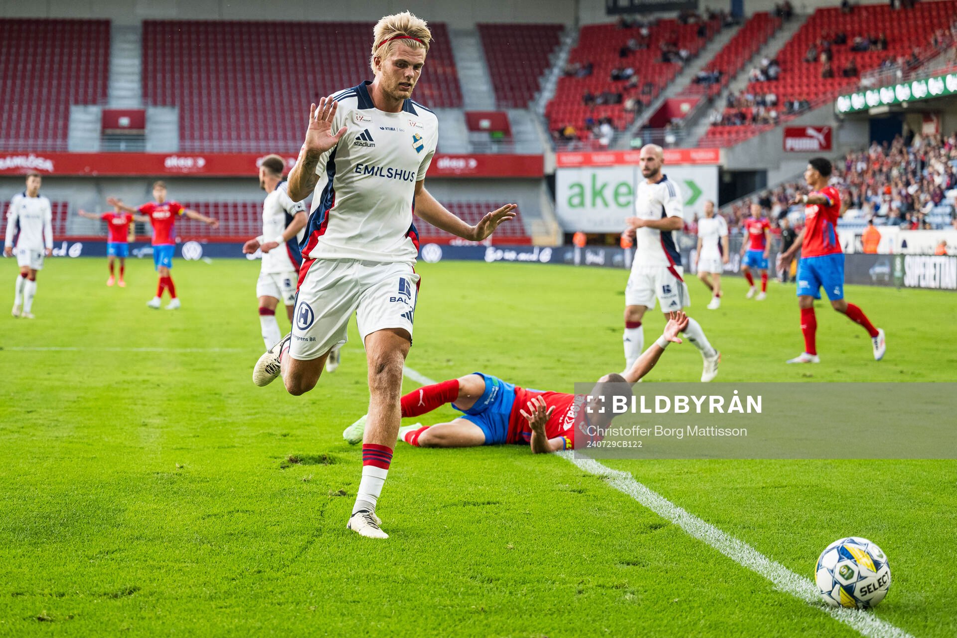 Östers Mattis Adolfsson och Helsingborgs Arian Kabashi