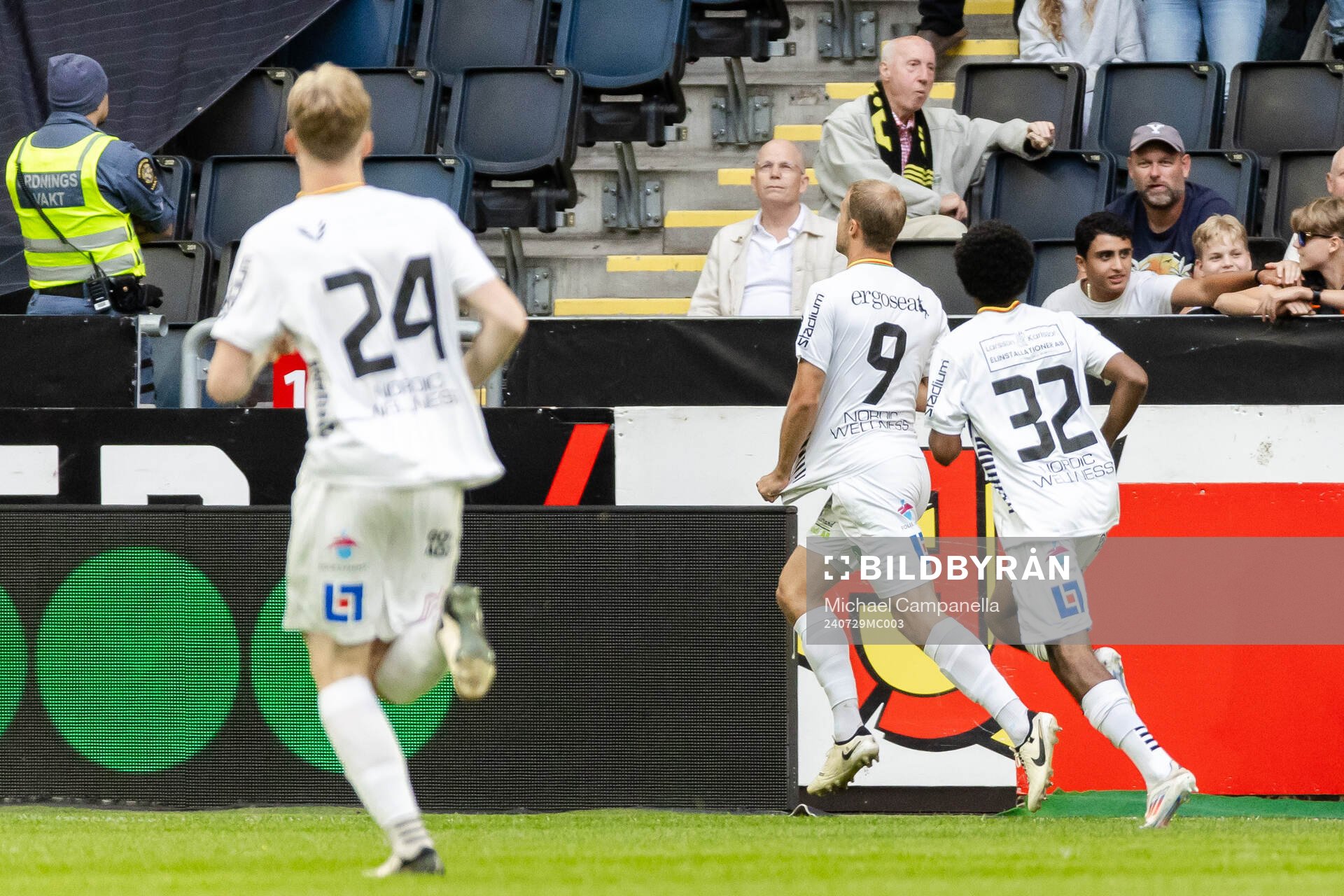 GAISs Gustav Lundgren jublar efter 0-1 under fotbollsmatchen i Allsvenskan mellan AIK och GAIS den 29 juli 2024 i Stockholm. 