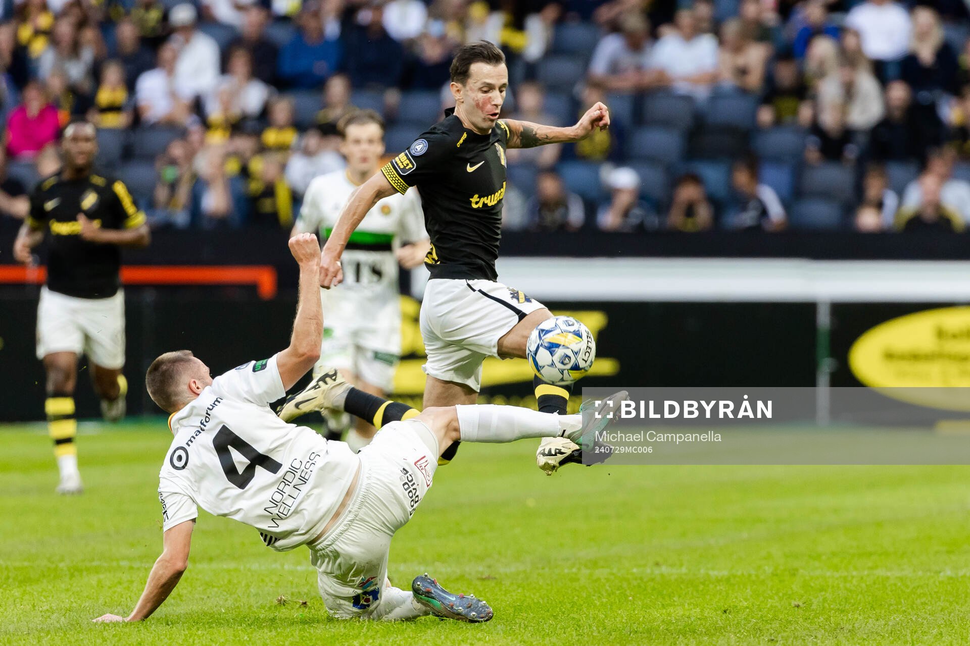 AIKs Bersant Celina och GAISs Axel Norén