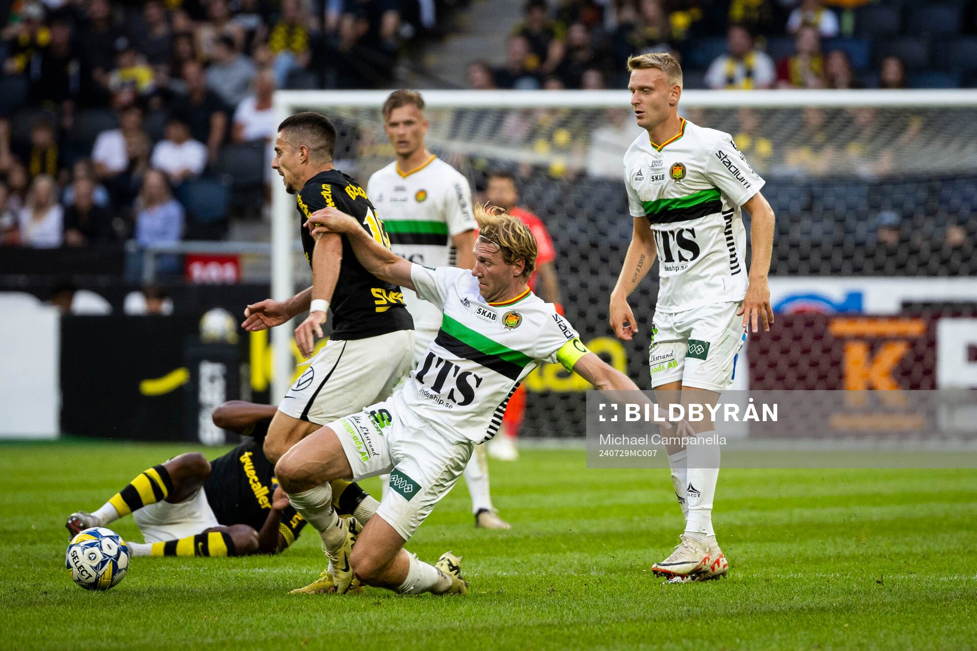 GAISs August Wängberg och AIKs Dino Besirovic