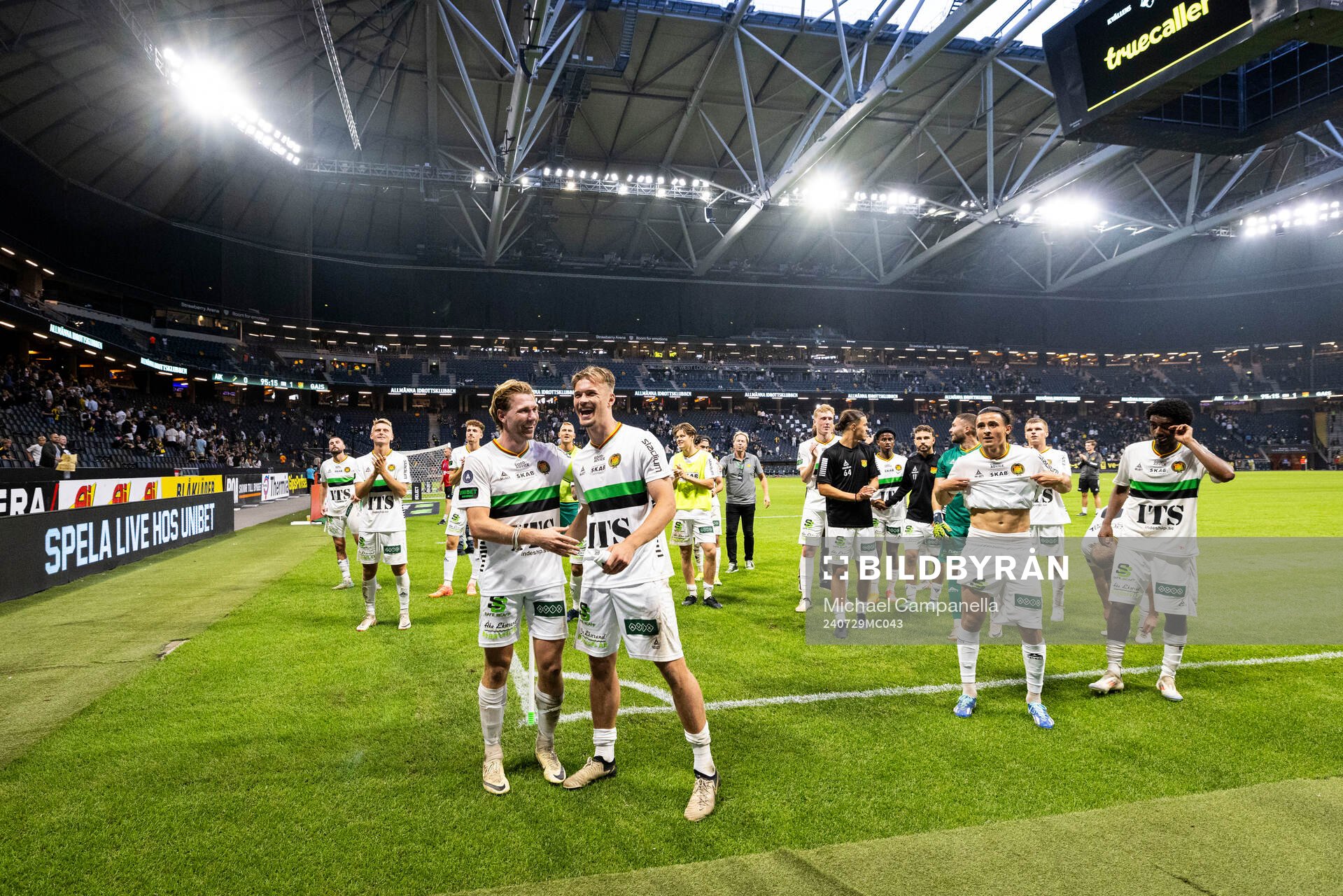 GAISs spelarna jublar efter fotbollsmatchen i Allsvenskan mellan AIK och GAIS den 29 juli 2024 i Stockholm. 