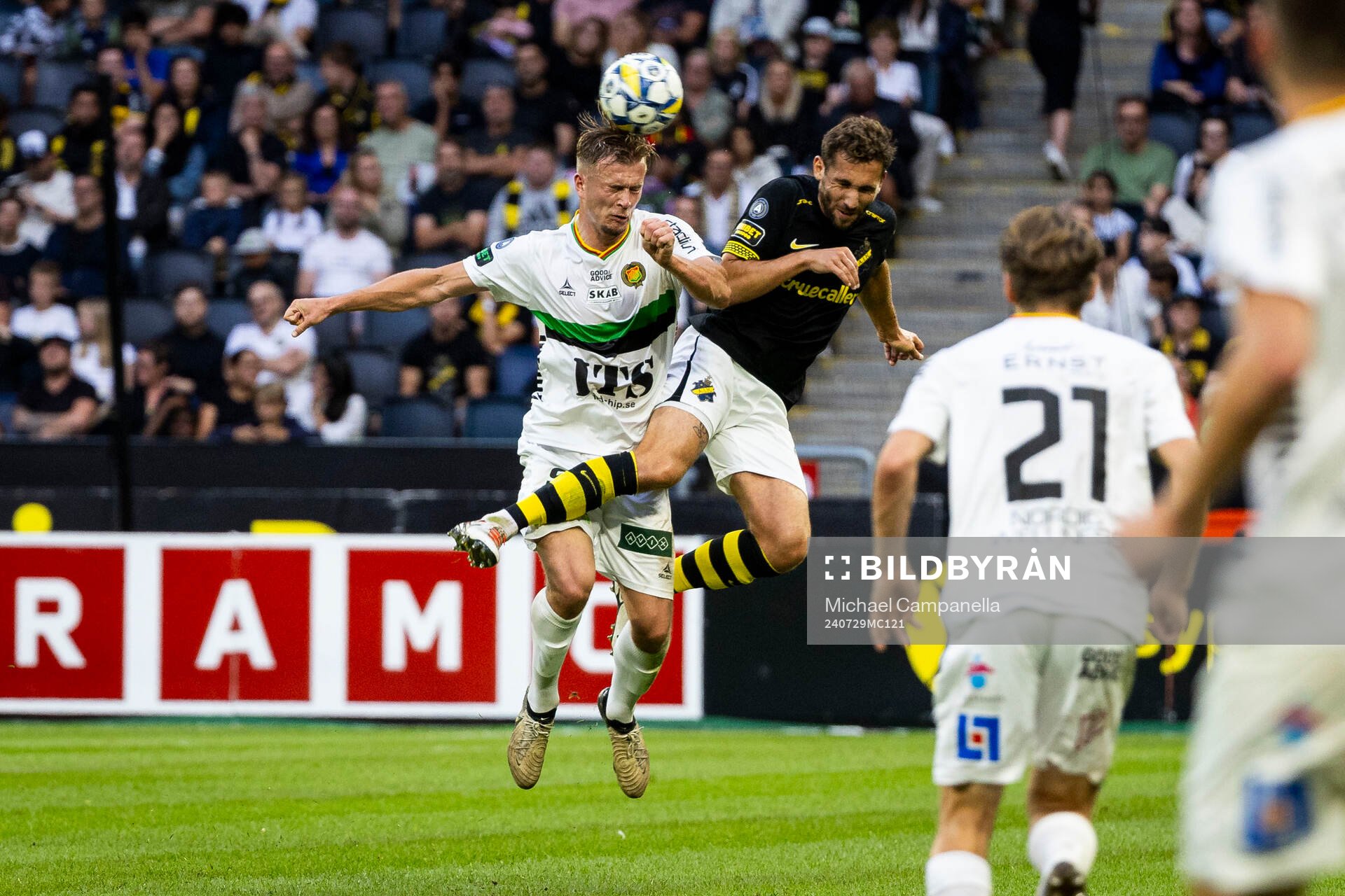 GAISs Alexander Ahl Holmström och AIKs Benjamin Tiedemann