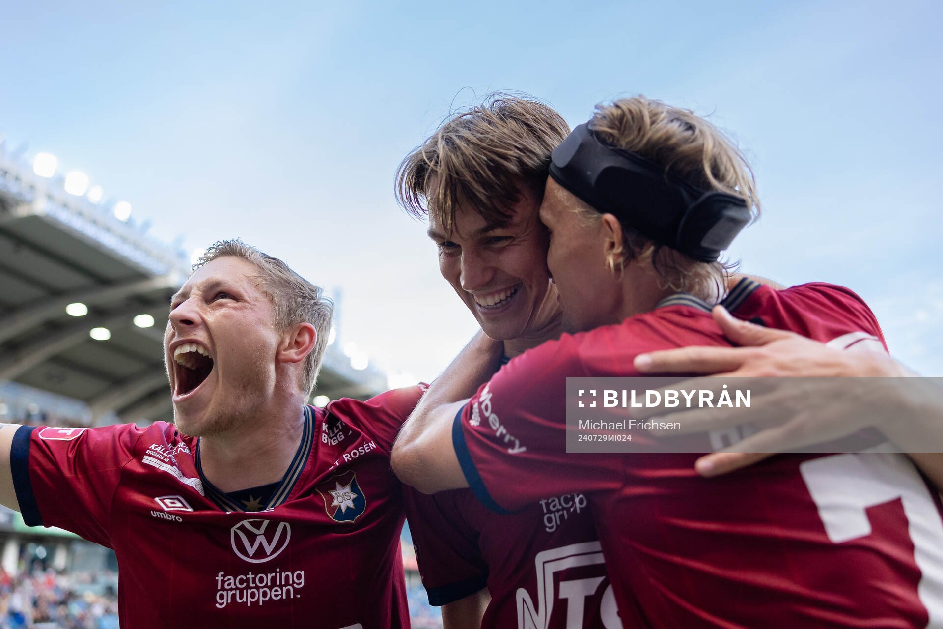 Örgrytes Noah Christoffersson jublar ihop med Anton
