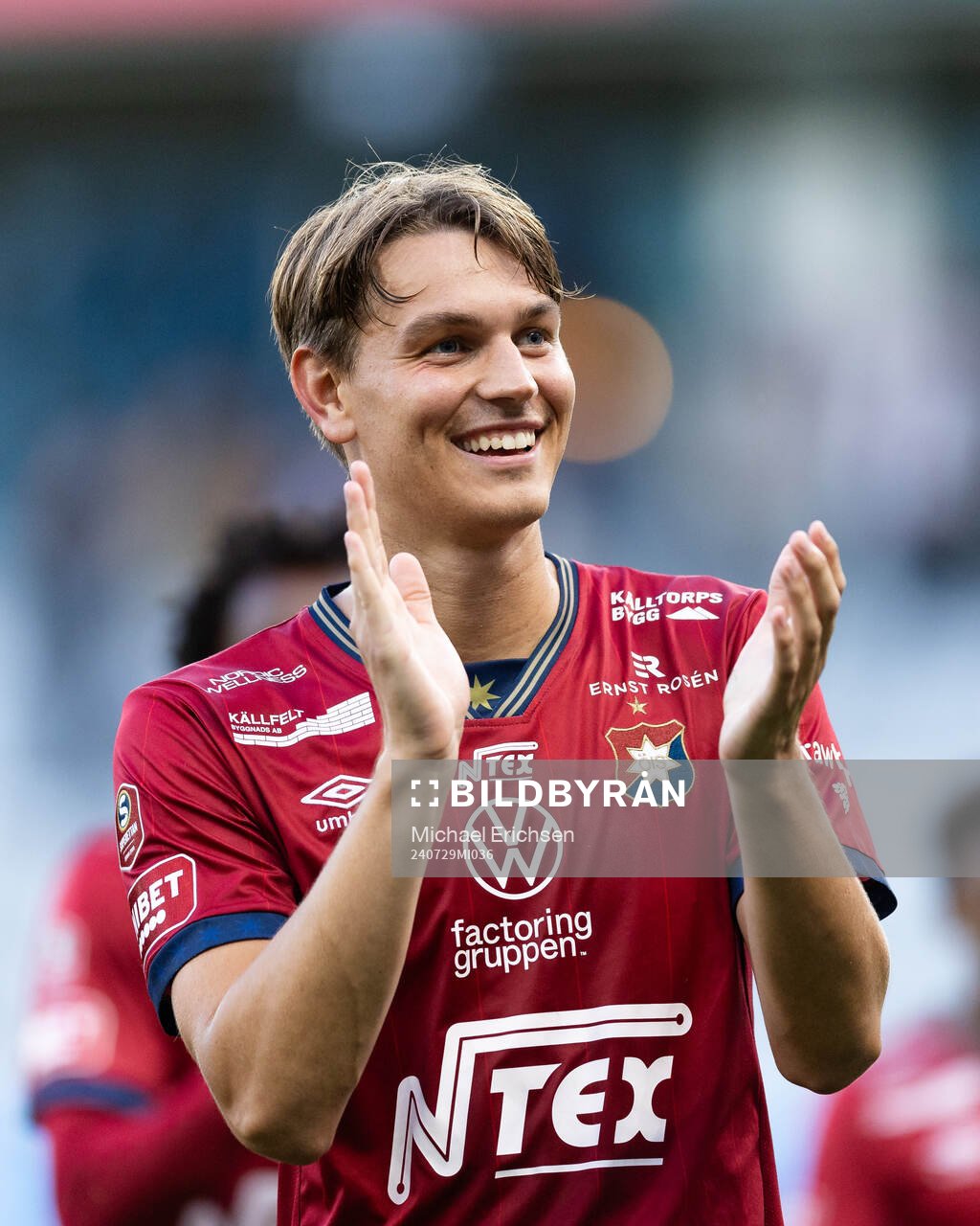 Örgrytes Noah Christoffersson  jublar och tackar klacken