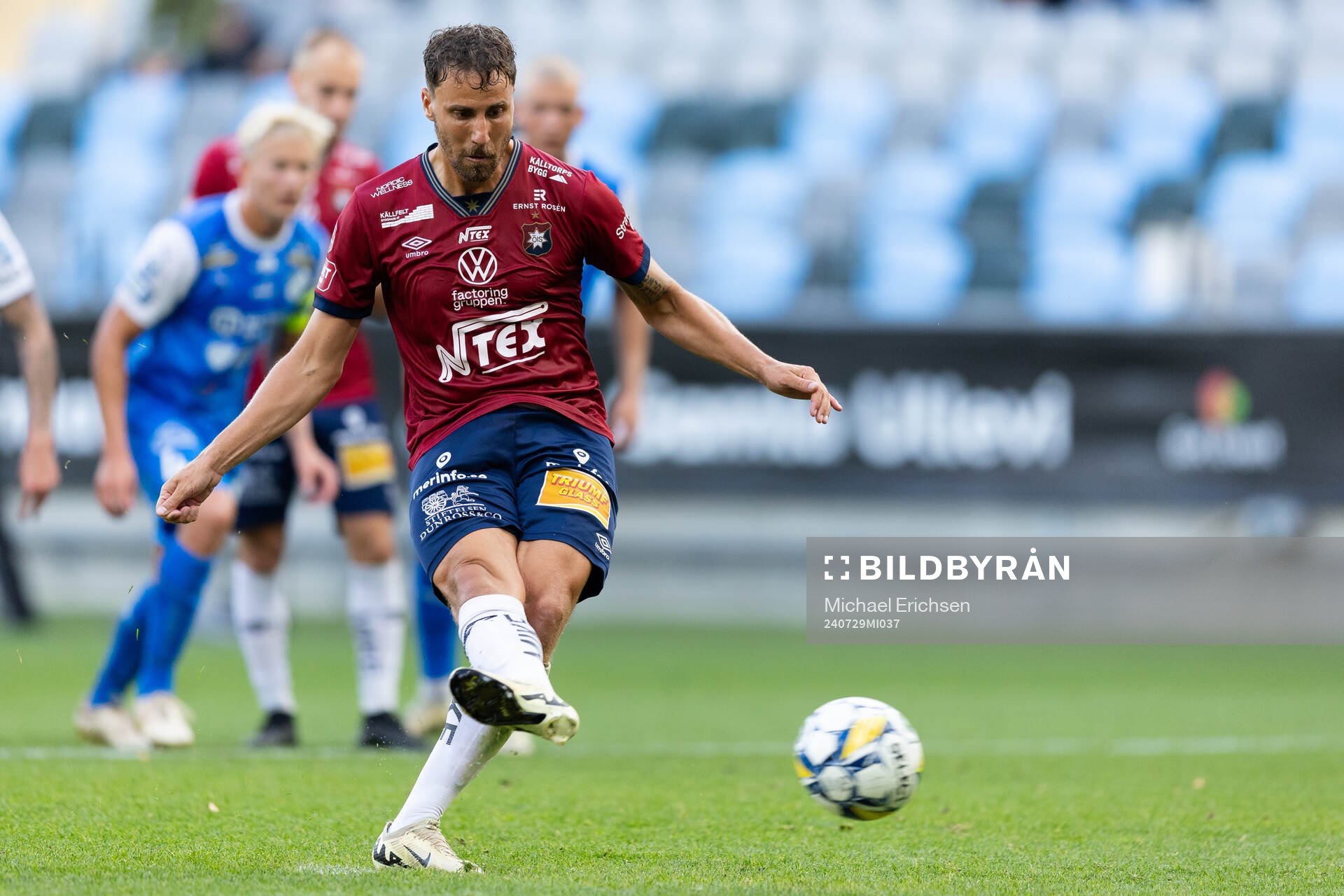 Örgrytes Jonathan Azulay kvitterar till 2-2 på straff