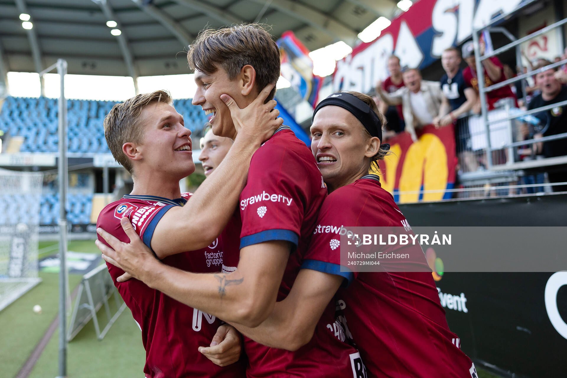 Örgrytes Noah Christoffersson jublar med lagkamrater