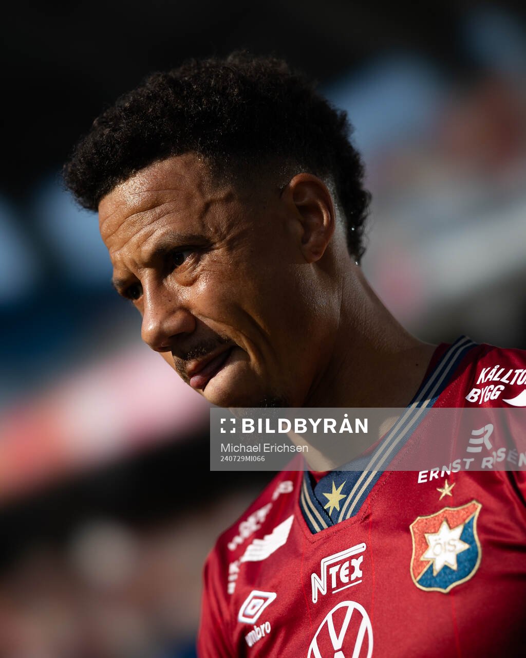 Örgrytes Tobias Sana innan fotbollsmatchen i Superettan