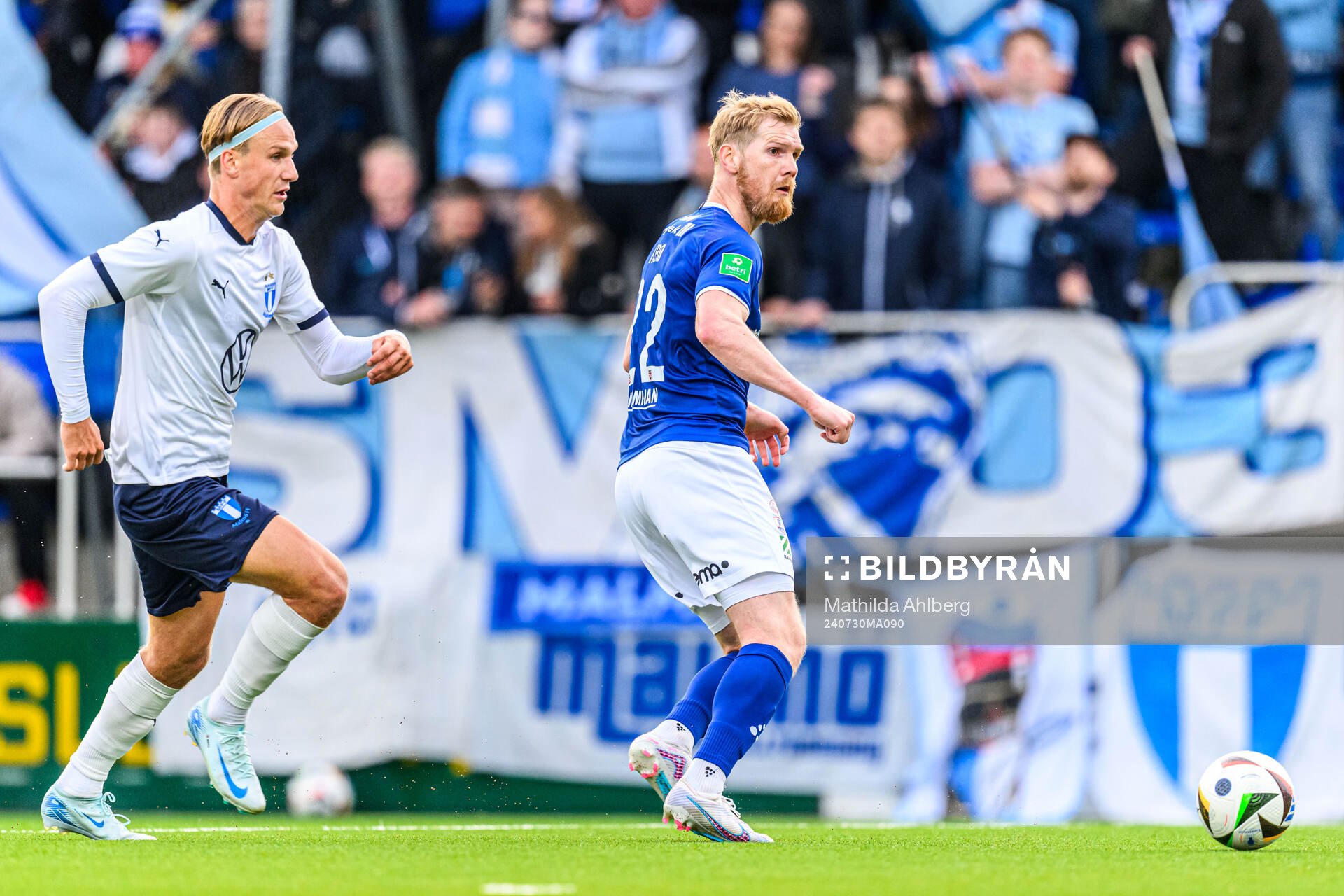 Erik Botheim of Malmö FF and Odmar Faero of Klaksvik
