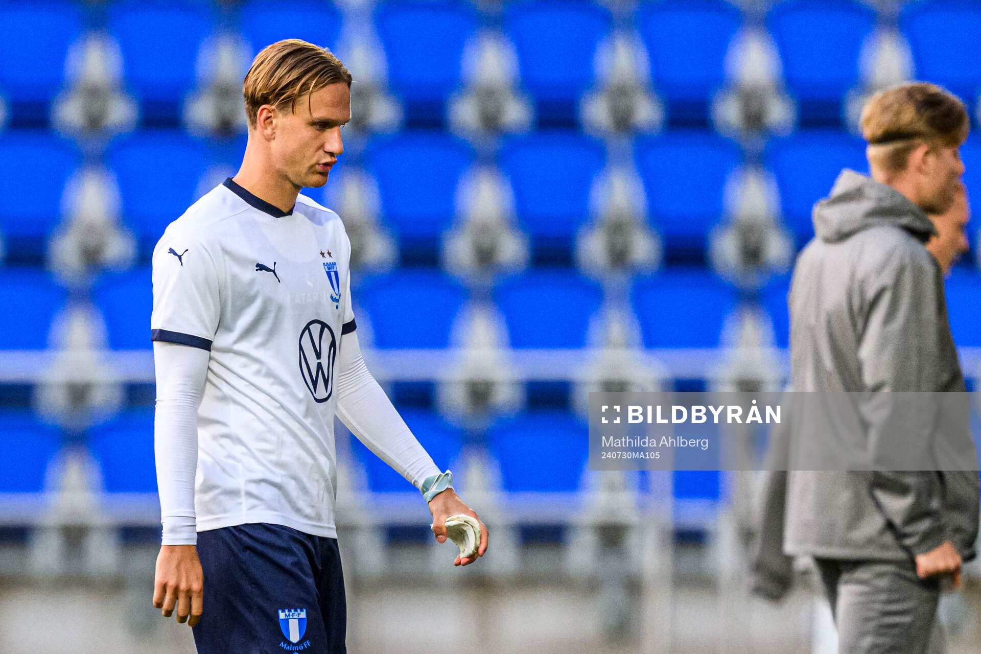 Erik Botheim of Malmö FF looks dejected