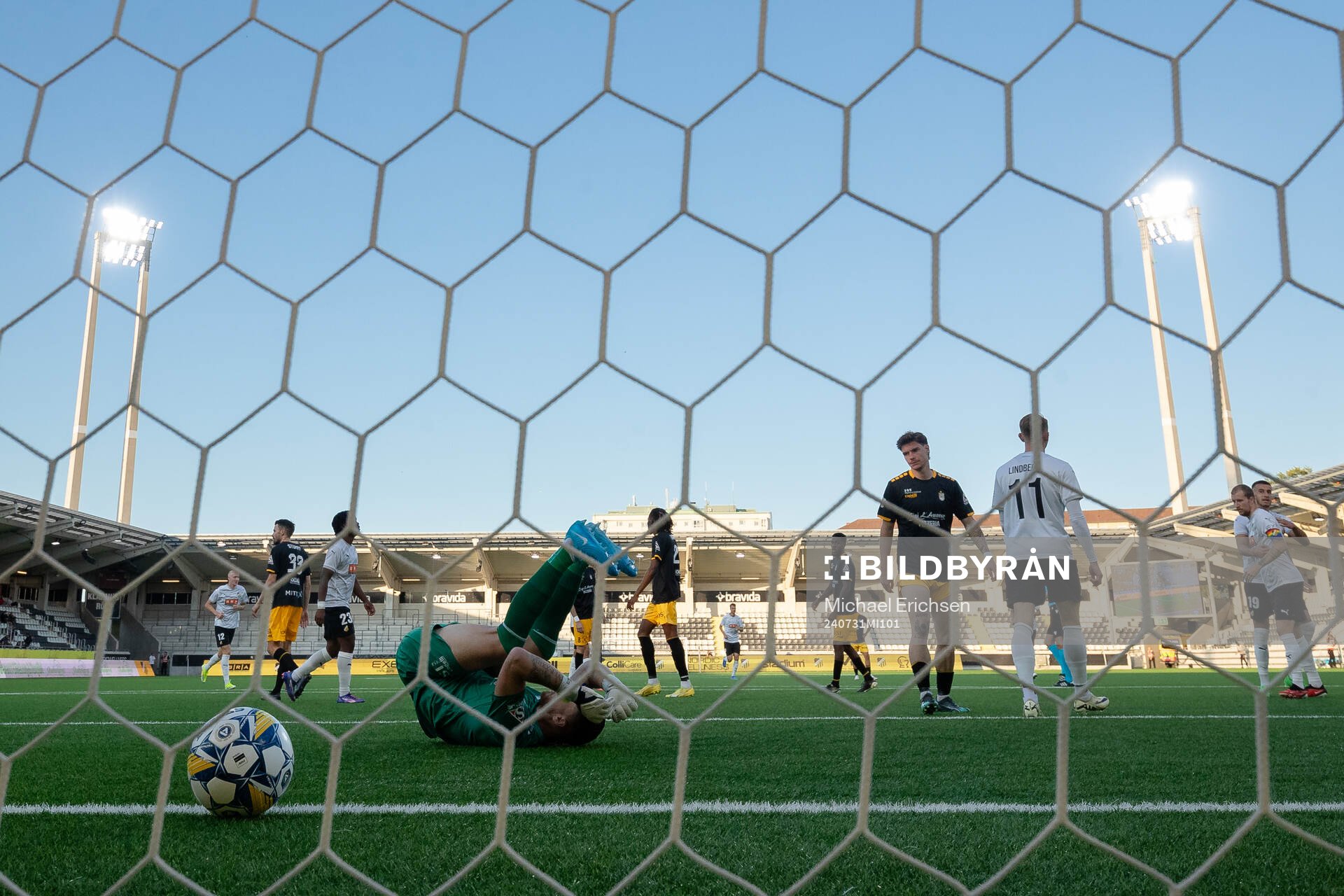 Goalkeeper Didier Desprez of Diddeleng looks dejected