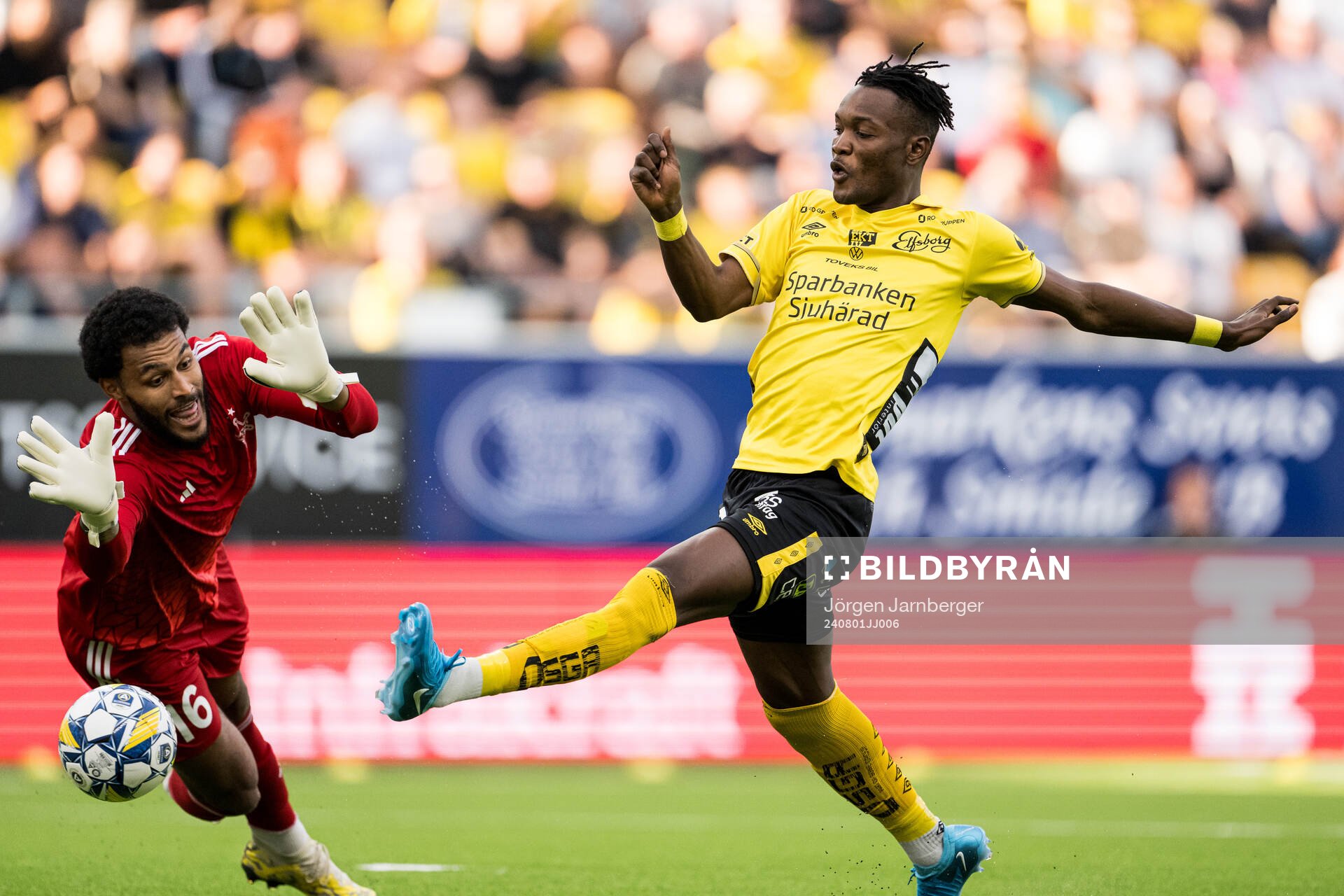 Jalal Abdullai of Elfsborg scores the 1-0 goal behind