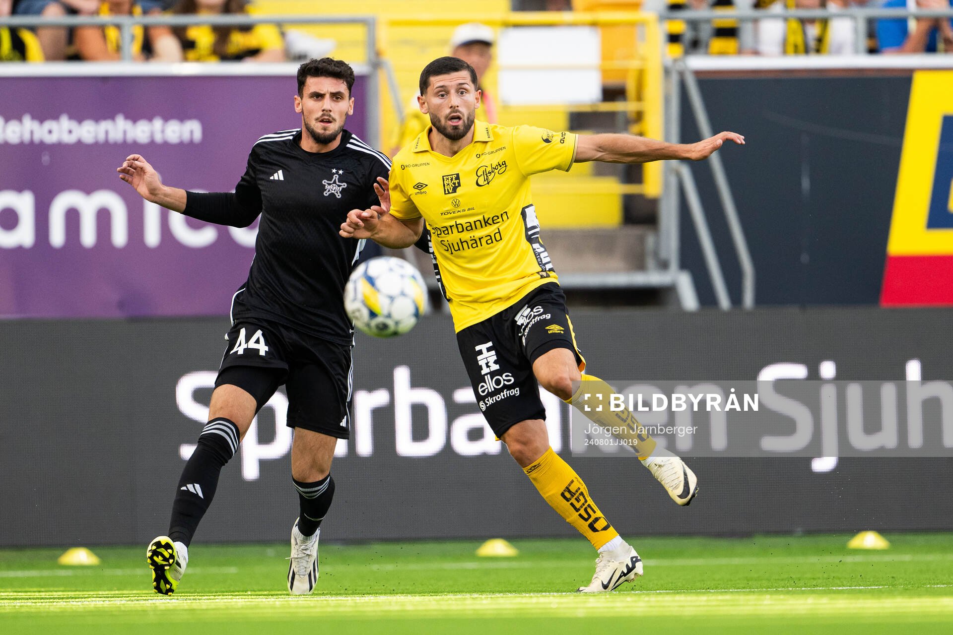 Alesio Mija of Sheriff Tiraspol och Arber Zeneli of Elfsborg