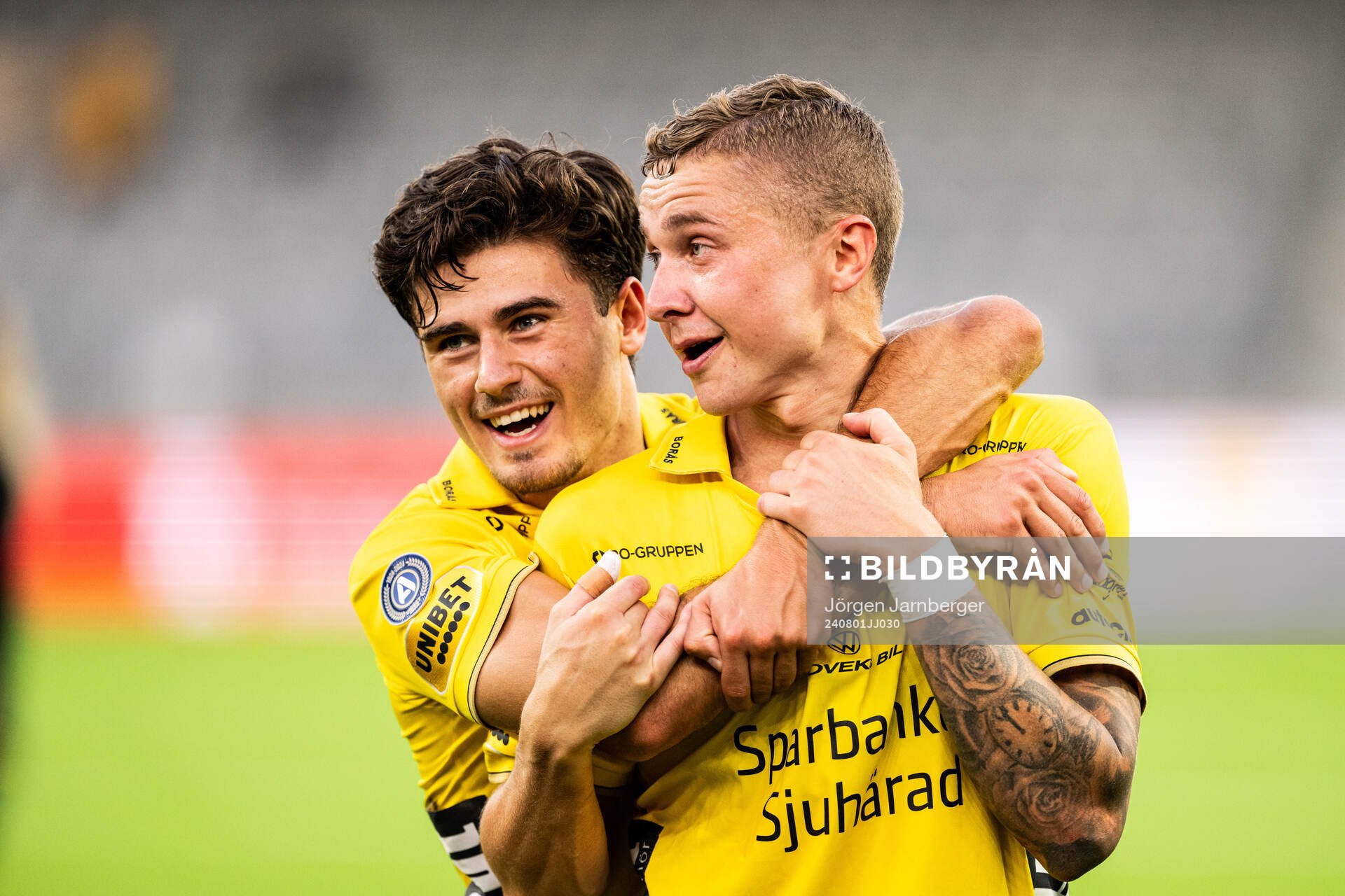 Besfort Zeneli of Elfsborg and Sebastian Holmen celebrate