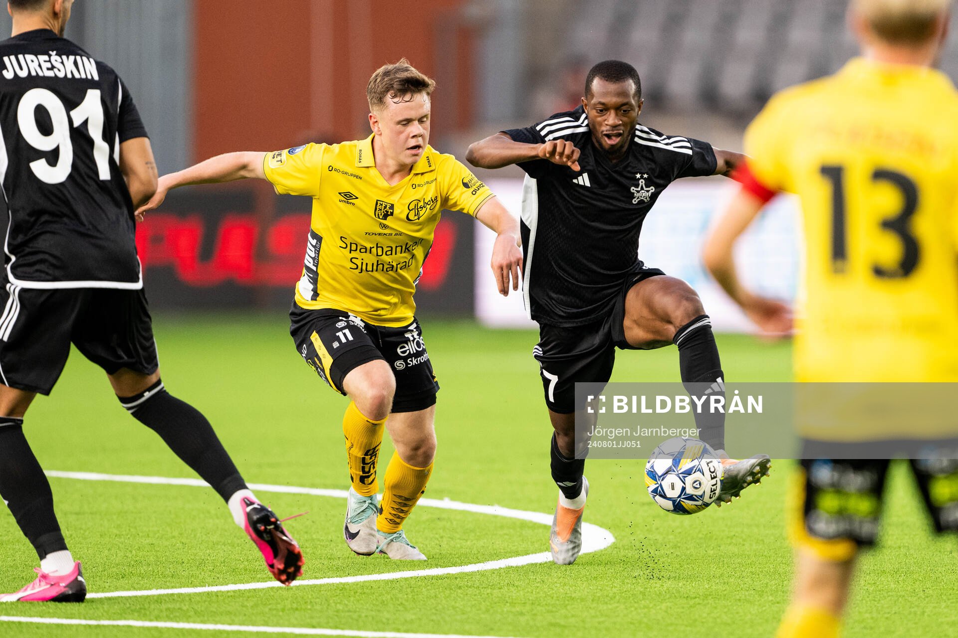 Eggert Aron Gudmundsson of Elfsborg and Abou Quattara of