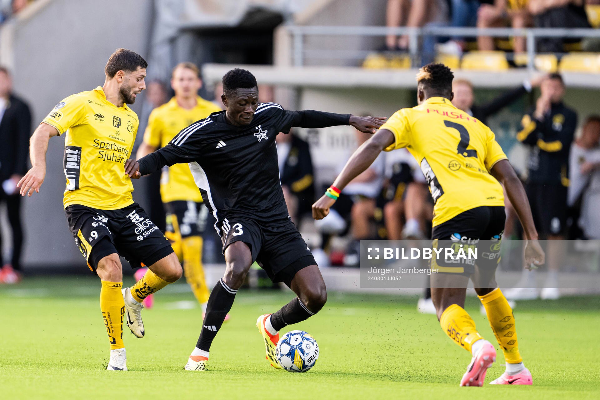 Arber Zeneli of Elfsborg, Nana Kwame Boakye of Sheriff