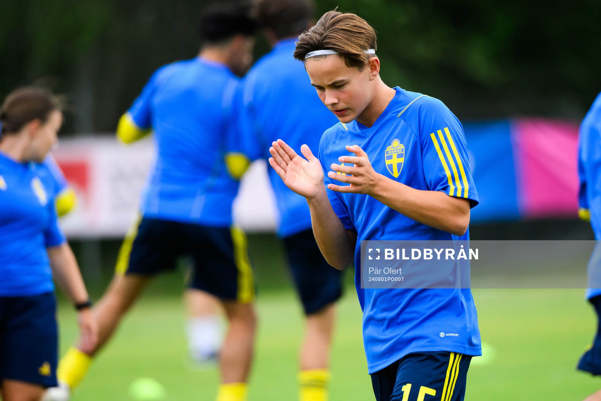 Sveriges Melwin Hedman inför fotbollsmatchen i en nordisk pojkturnering mellan Norge och Sverige den 1 augusti 2024 i Alnö. 