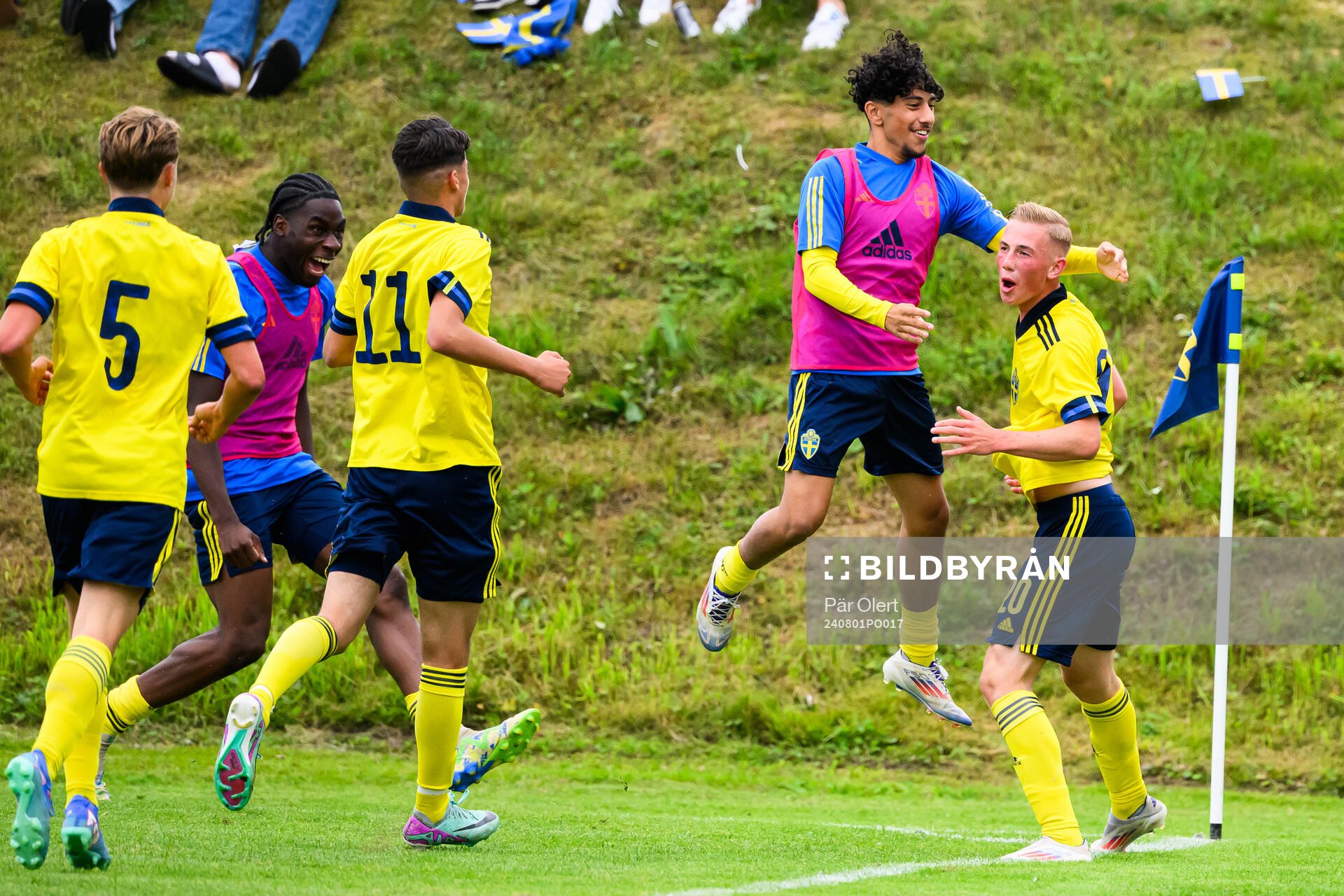 Sveriges Benjamin Brantlind jublar efter 2-0 under fotbollsmatchen i en nordisk pojkturnering mellan Norge och Sverige den 1 augusti 2024 i Alnö.