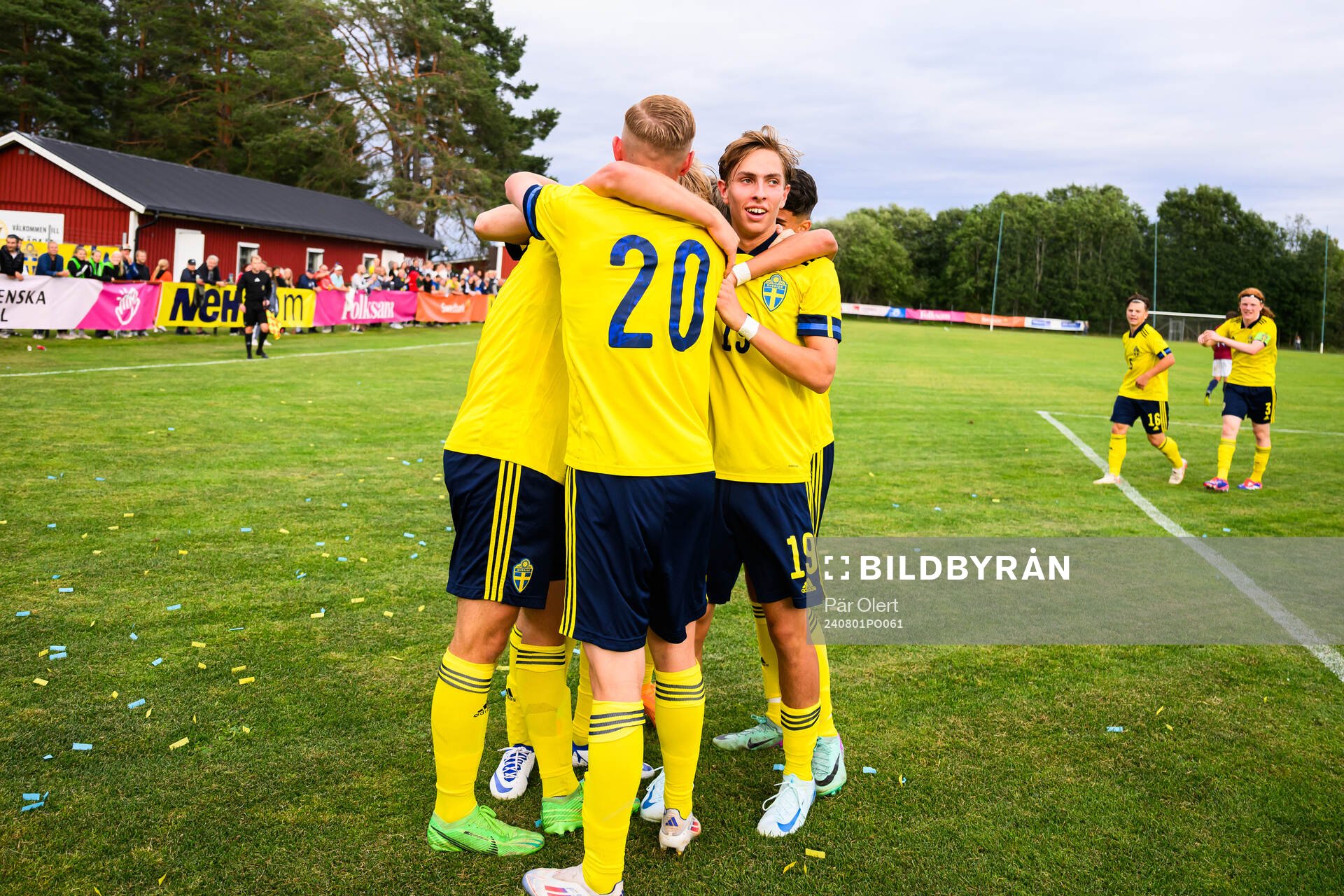 Sveriges Benjamin Brantlind och Emil Sadarangani  jublar