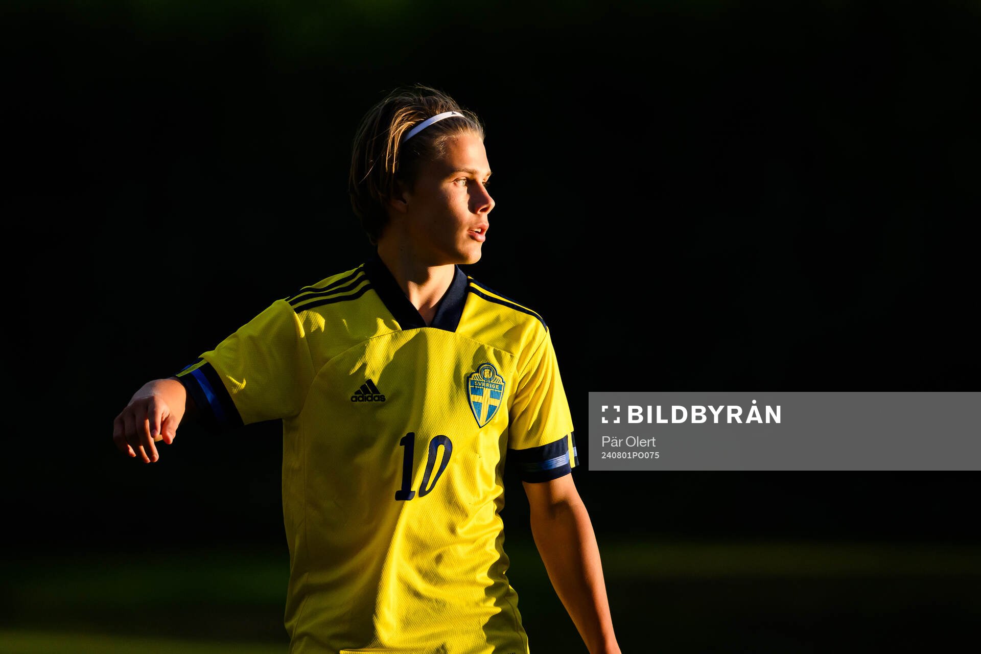 Sveriges Love Arrhov under fotbollsmatchen i en nordisk pojkturnering mellan Norge och Sverige den 1 augusti 2024 i Alnö. 
