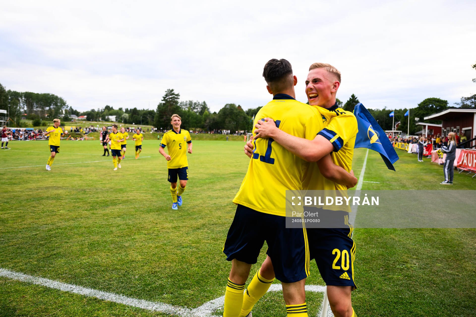 Sveriges Milian Öberg och Benjamin Brantlind jublar