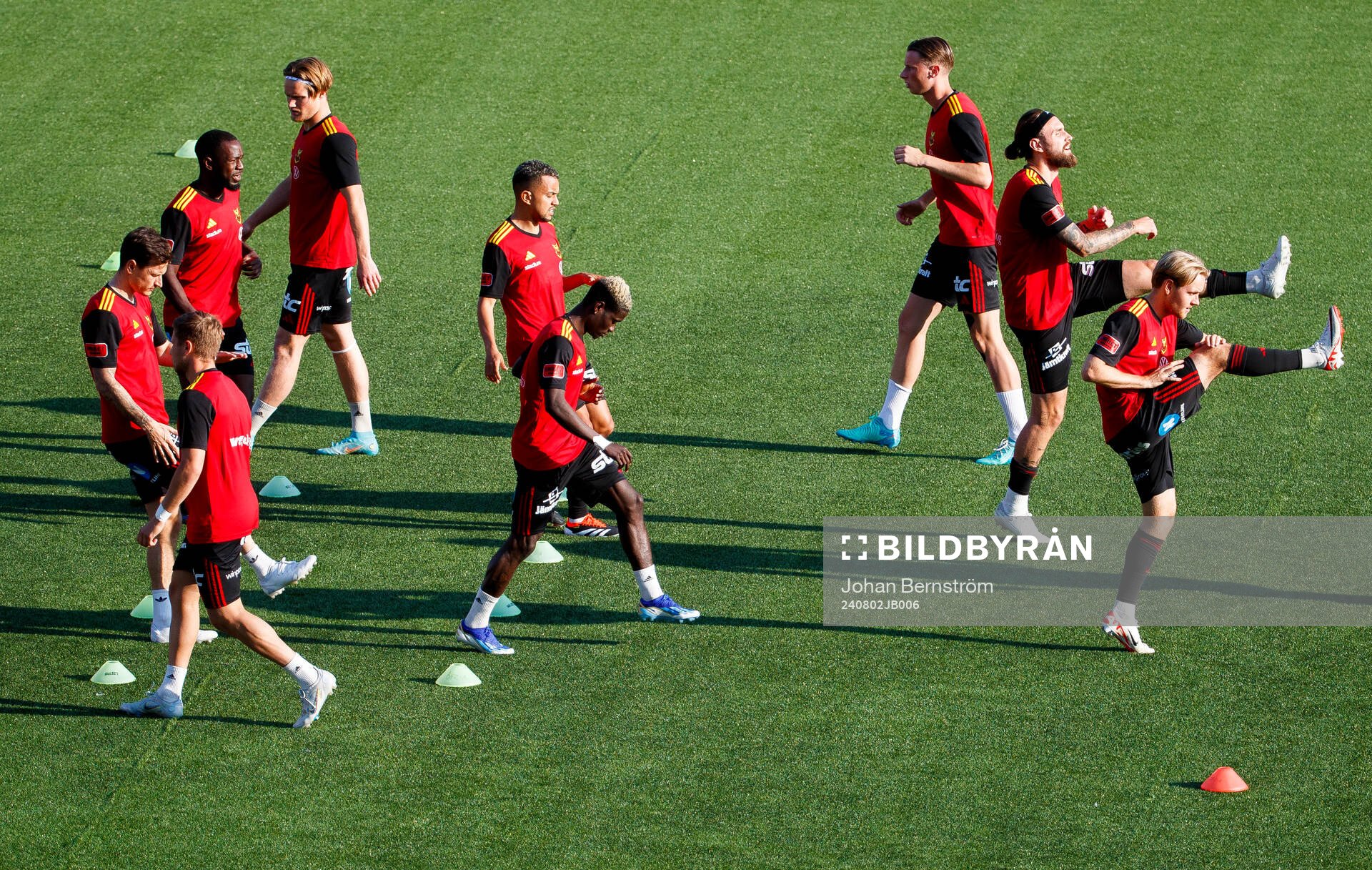 Östersunds spelarna värmer upp