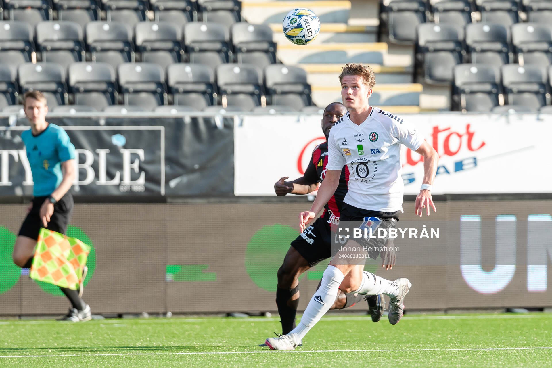 Östersunds Chrisnovic Isemoli N'sa och Örebros Erik McCue