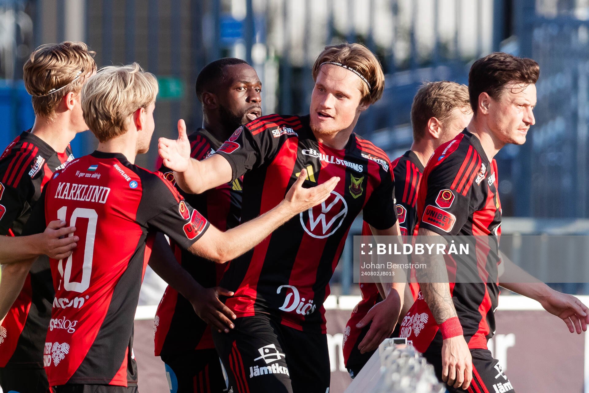 Östersunds Sebastian Karlsson Grach jublar