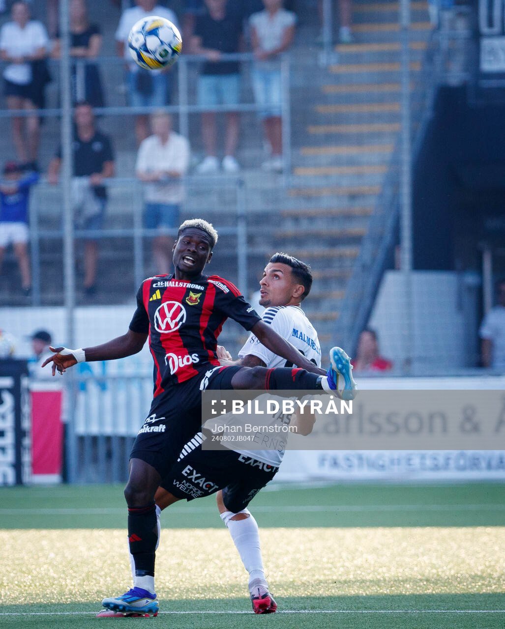 Östersunds Assiedou Yannick Armel Adjoumani och Örebros