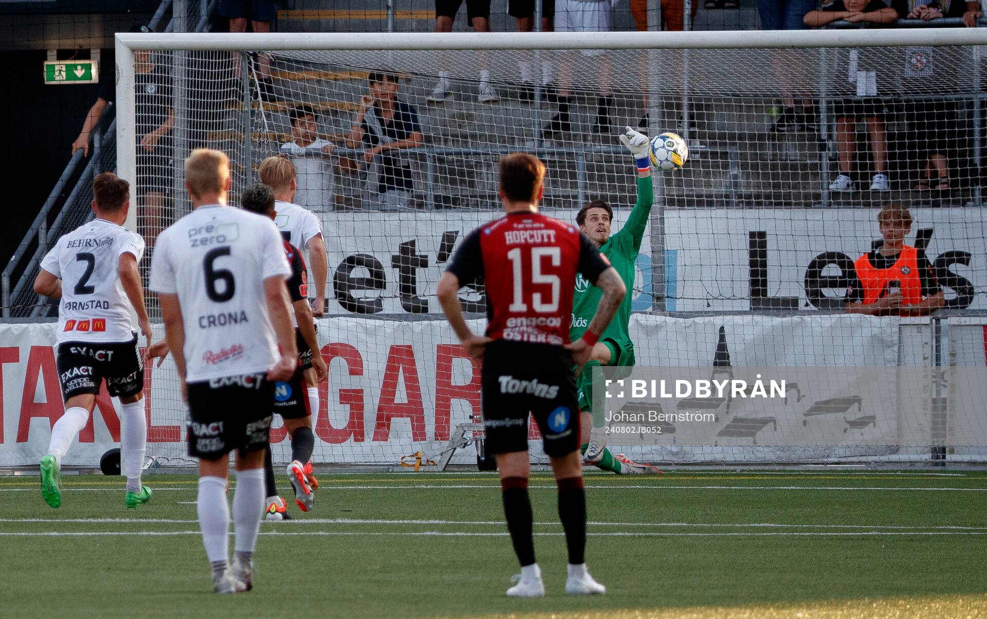 Östersunds Adam Benediktsson räddar straff