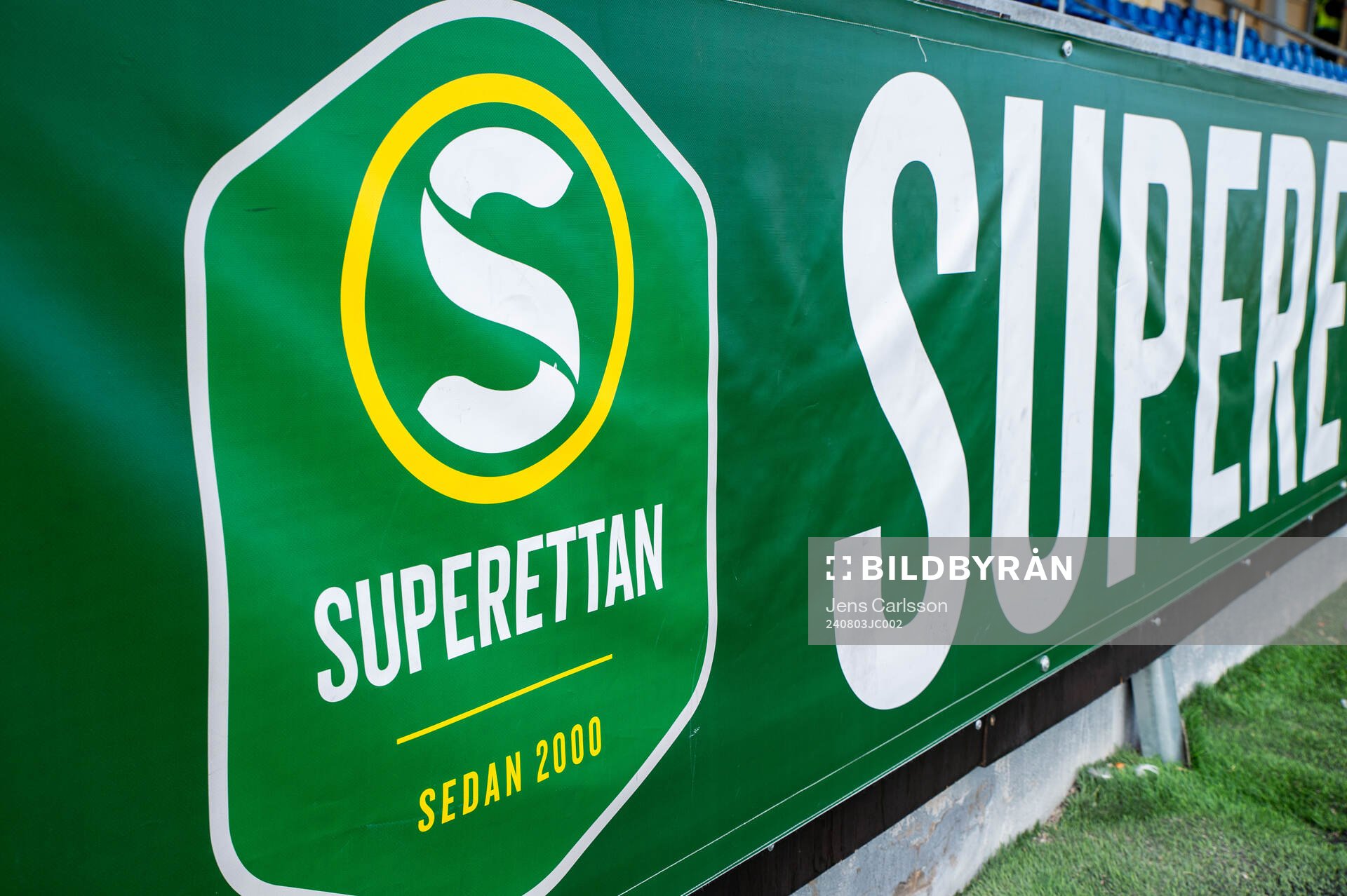 Superettans logotyp inför fotbollsmatchen i Superettan mellan Sandviken och Gefle den 3 augusti 2024 i Sandviken. 
