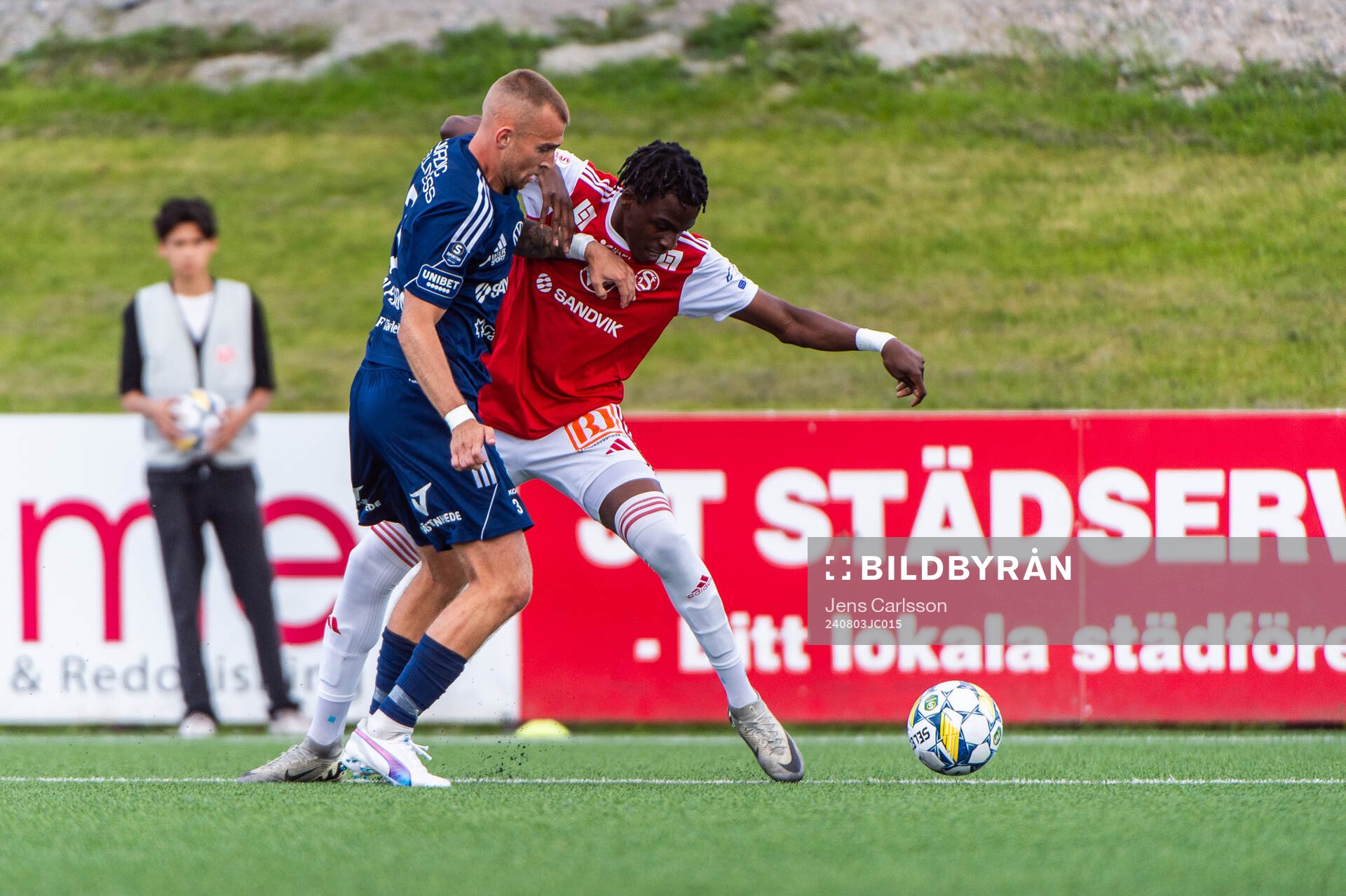 Gefles Jesper Merbom Adolfsson och Sandvikens Calvin Kabuye