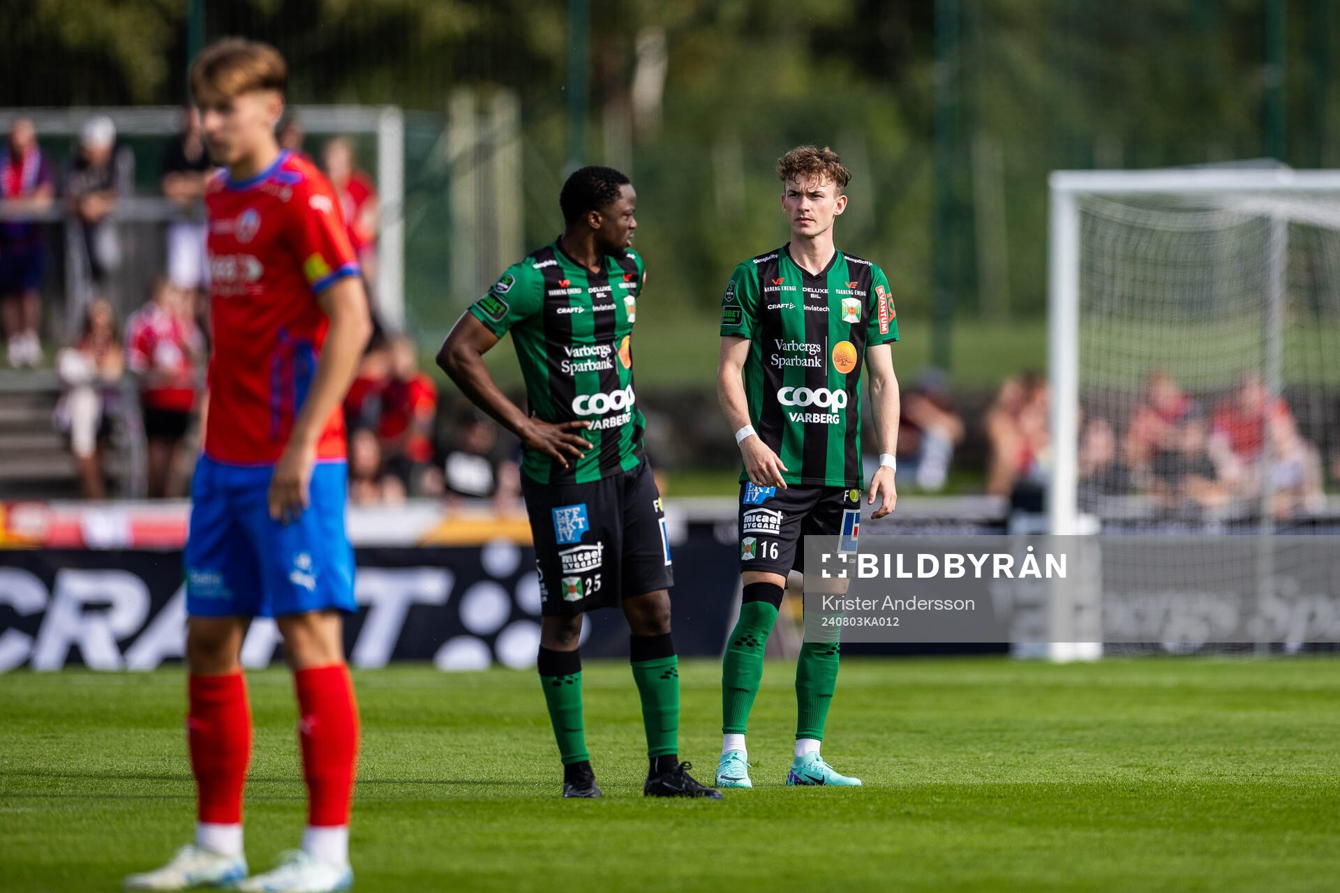 Varbergs Azeez Temitope Yusuf och Arvid Wiklund vid ett