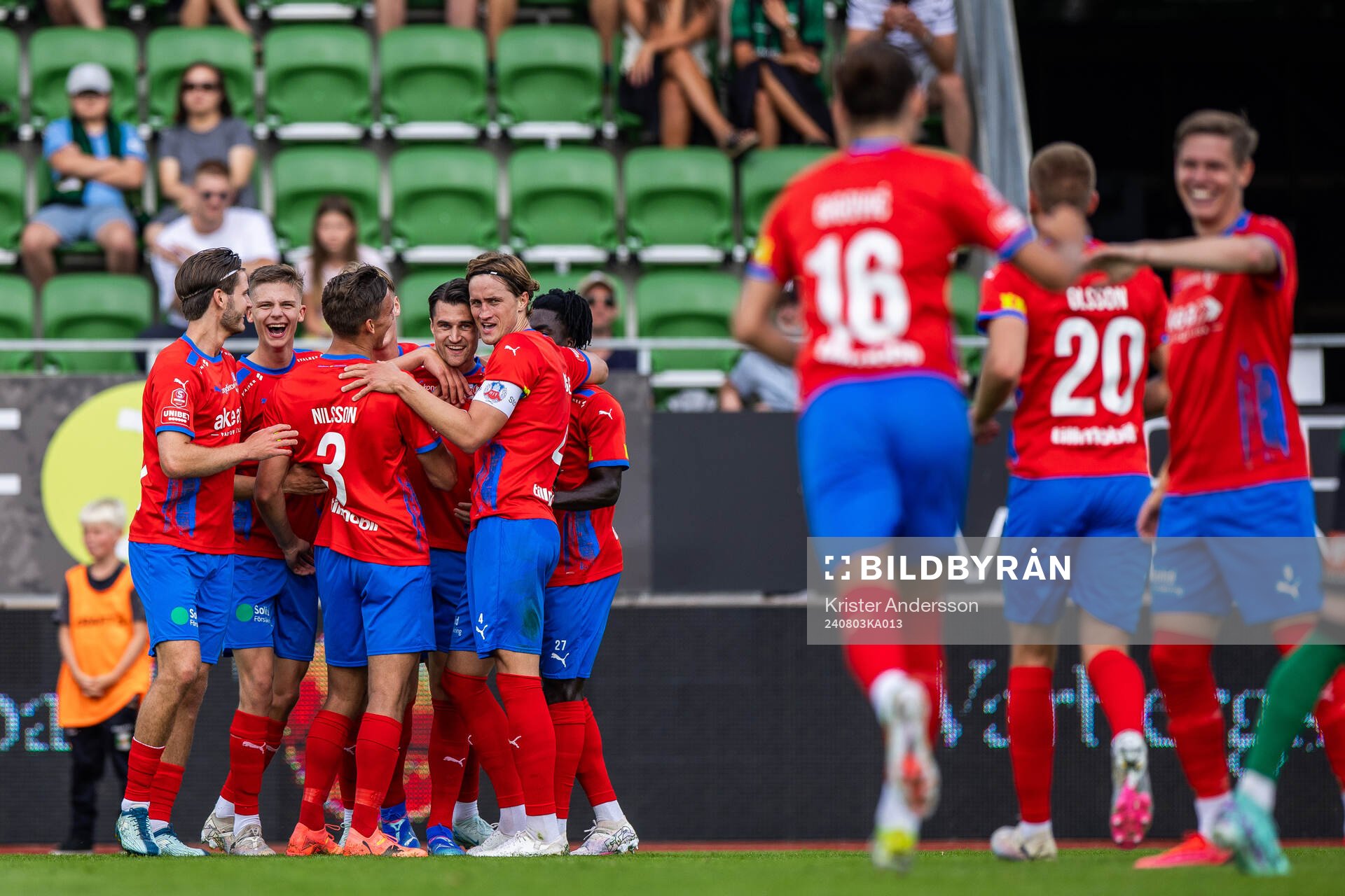 Helsingborgs Jon Birkfeldt jublar med lagkamrater