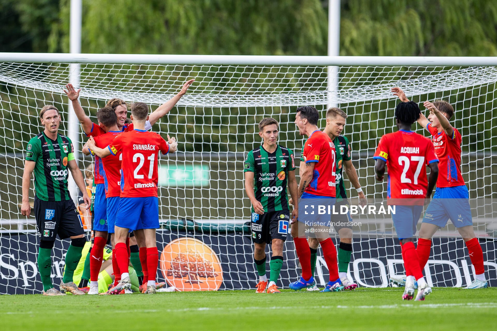 Helsingborgs Thomas Pauck Rogne jublar med lagkamrater