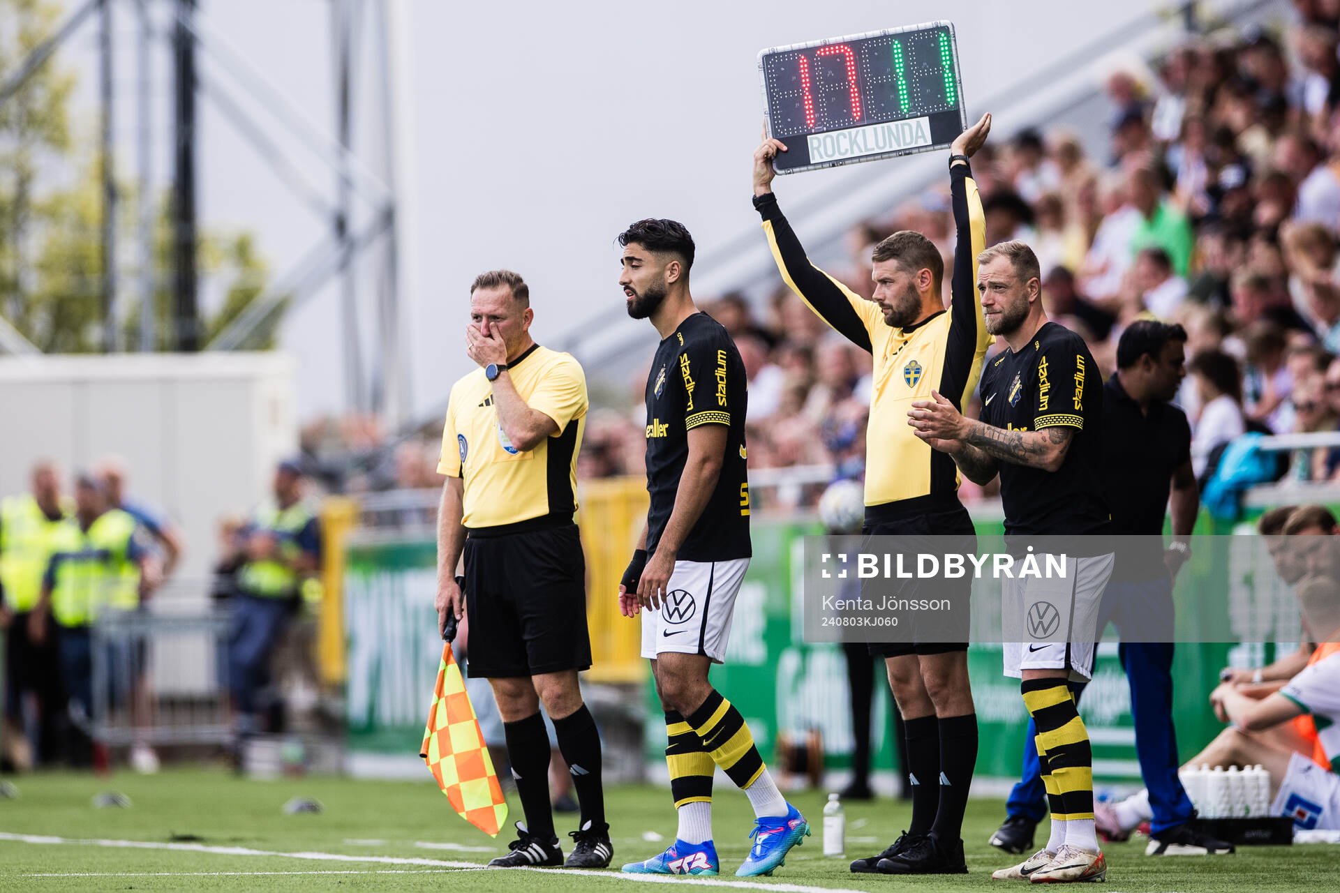 AIKs John Guidetti byts in under fotbollsmatchen i Allsvenskan mellan Västerås och AIK den 3 augusti 2024 i Västerås. 