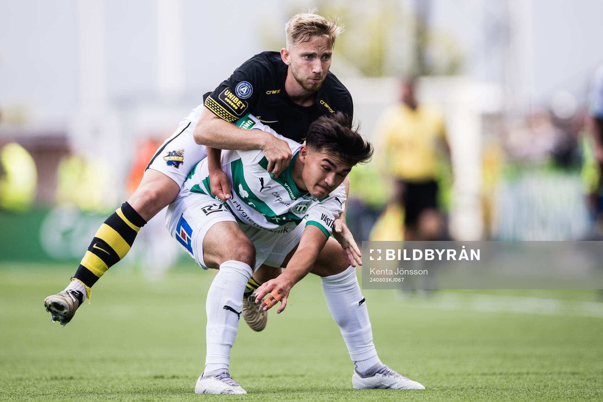 AIKs Eskil Edh och Västerås Alexander Thongla-Iad Warneryd