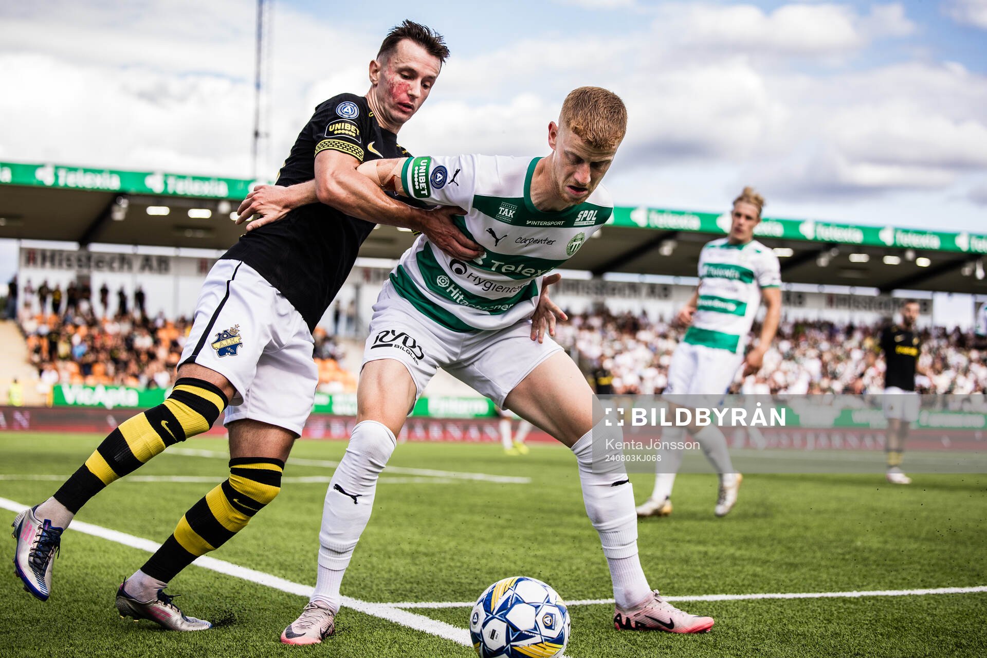 AIKs Bersant Celina och Västerås Daniel Ask
