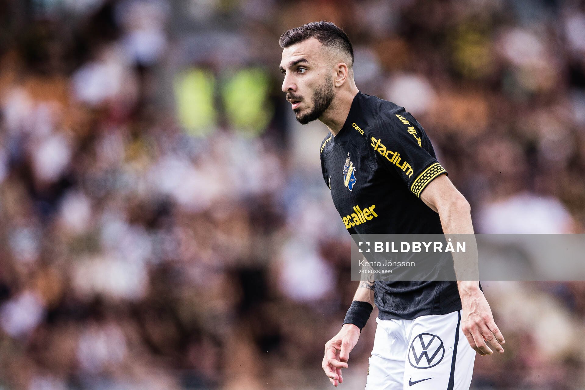 AIKs Ioannis Pittas under fotbollsmatchen i Allsvenskan mellan Västerås och AIK den 3 augusti 2024 i Västerås. 