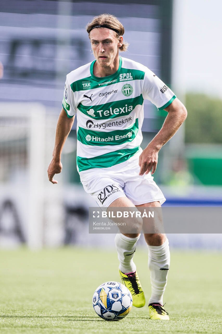 Västerås Gustav Granath under fotbollsmatchen i Allsvenskan mellan Västerås och AIK den 3 augusti 2024 i Västerås. 