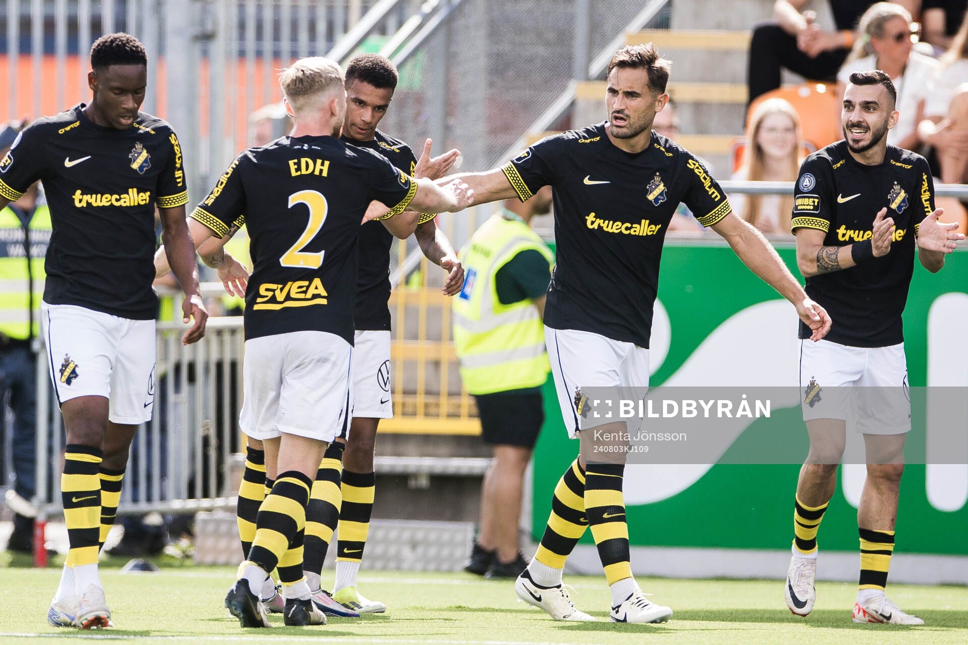 AIKs Rui Modesto jublar med Eskil Edh, Sotirios