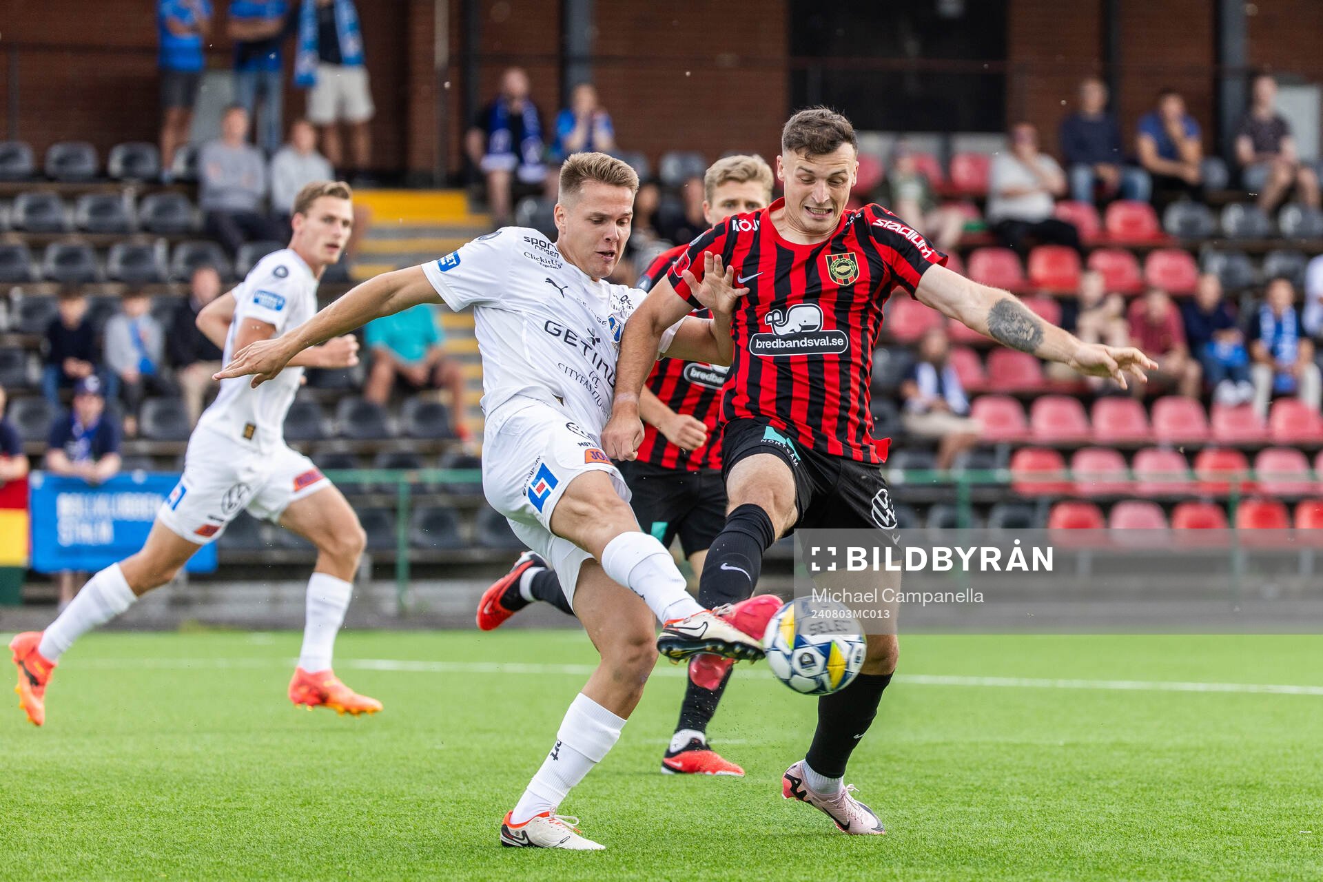Halmstads Niilo Mäenpää och Brommapojkarnas Adam