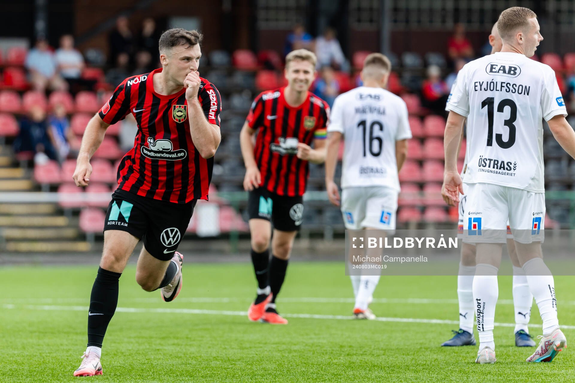 Brommapojkarnas Adam Skanning Jakobsen jublar