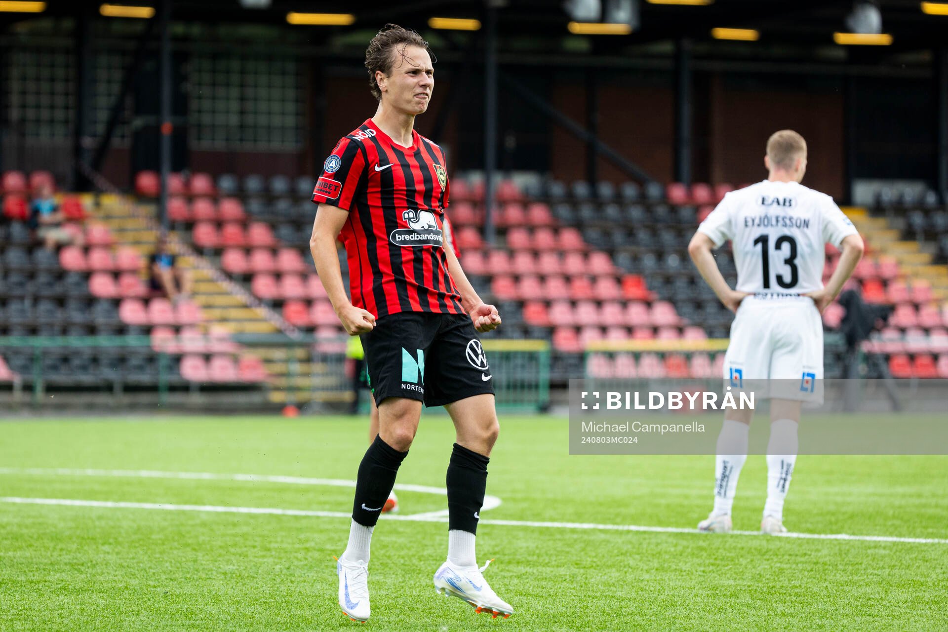Brommapojkarnas Alex Timossi Andersson jublar 3-1