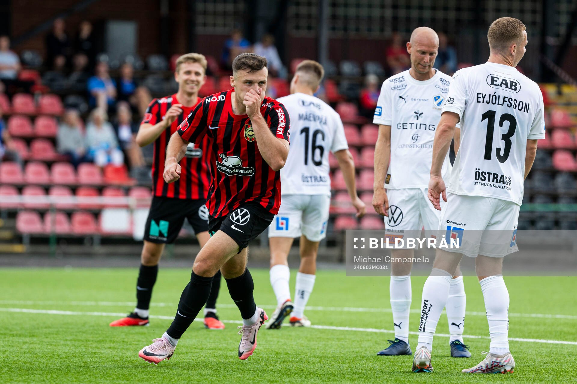 Brommapojkarnas Adam Skanning Jakobsen jublar 2-1