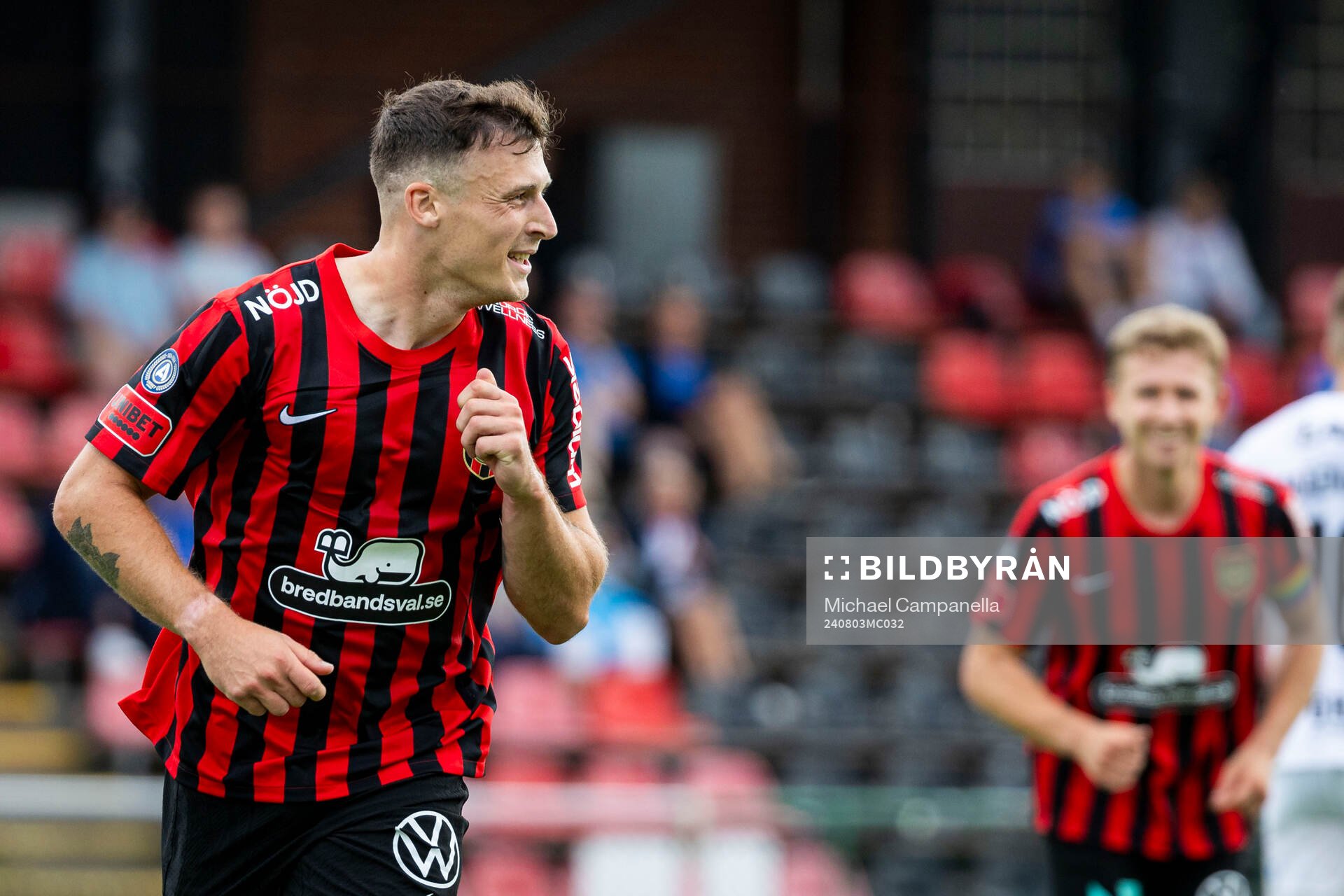 Brommapojkarnas Adam Skanning Jakobsen jublar 2-1