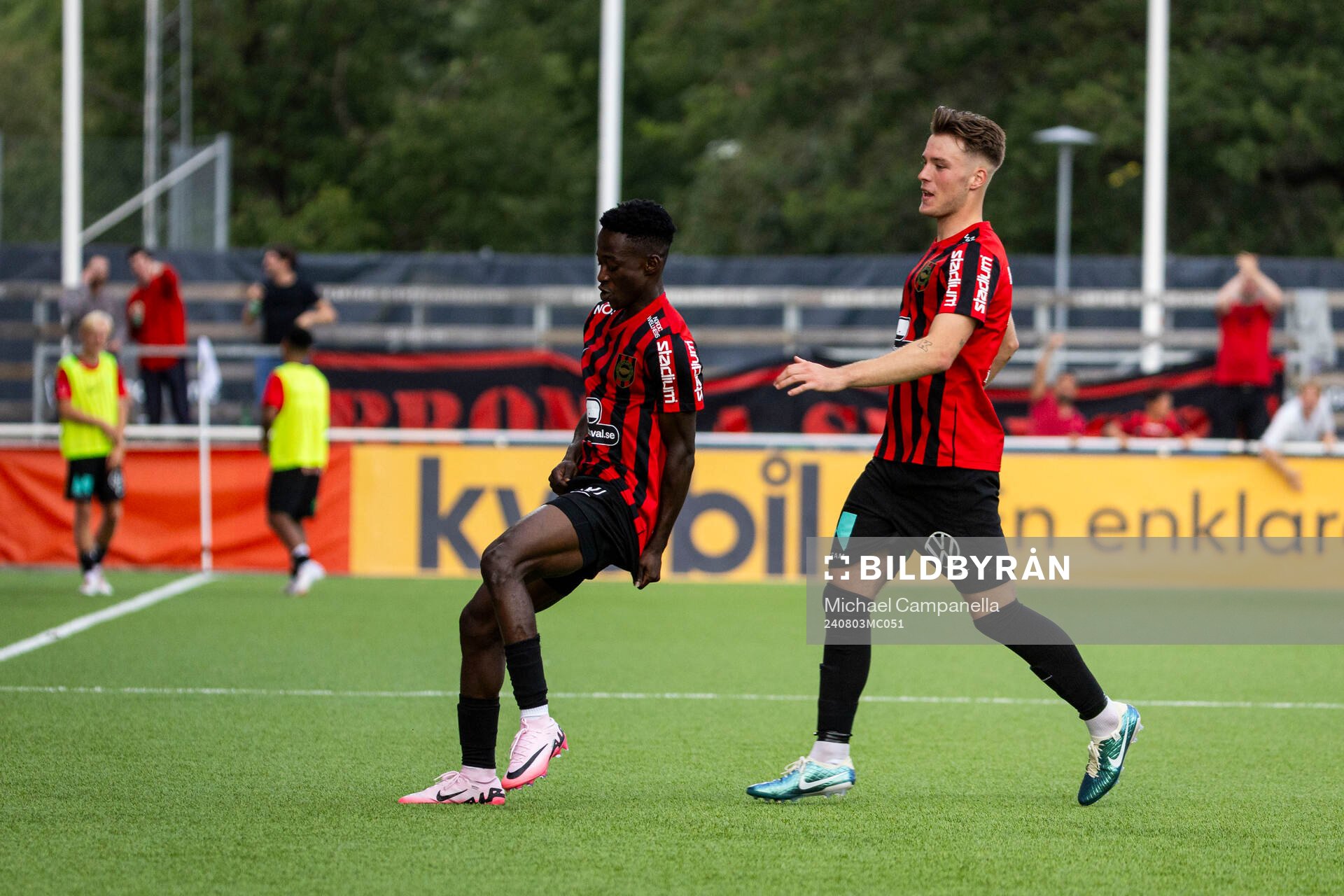 Brommapojkarnas Evans Botchway jublar